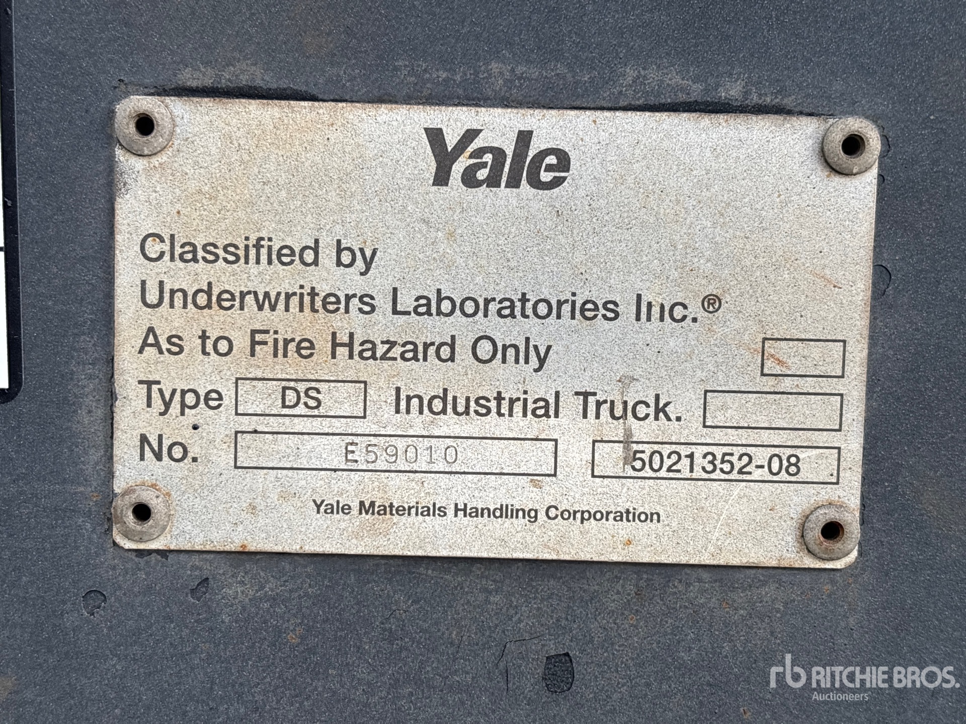 Yale 7000 LB PNEUMATIC TIRE