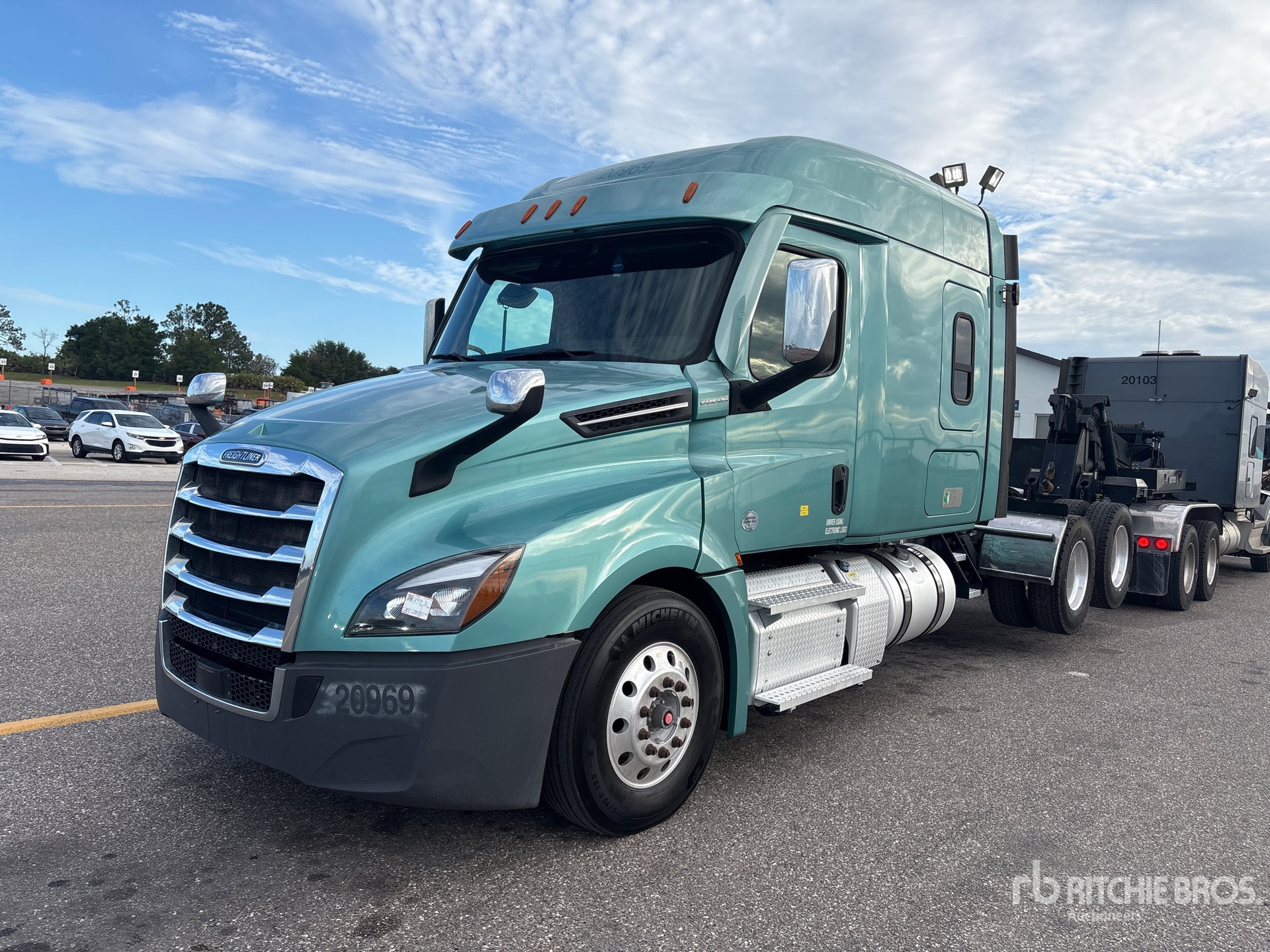 2020 Freightliner CASCADIA 126