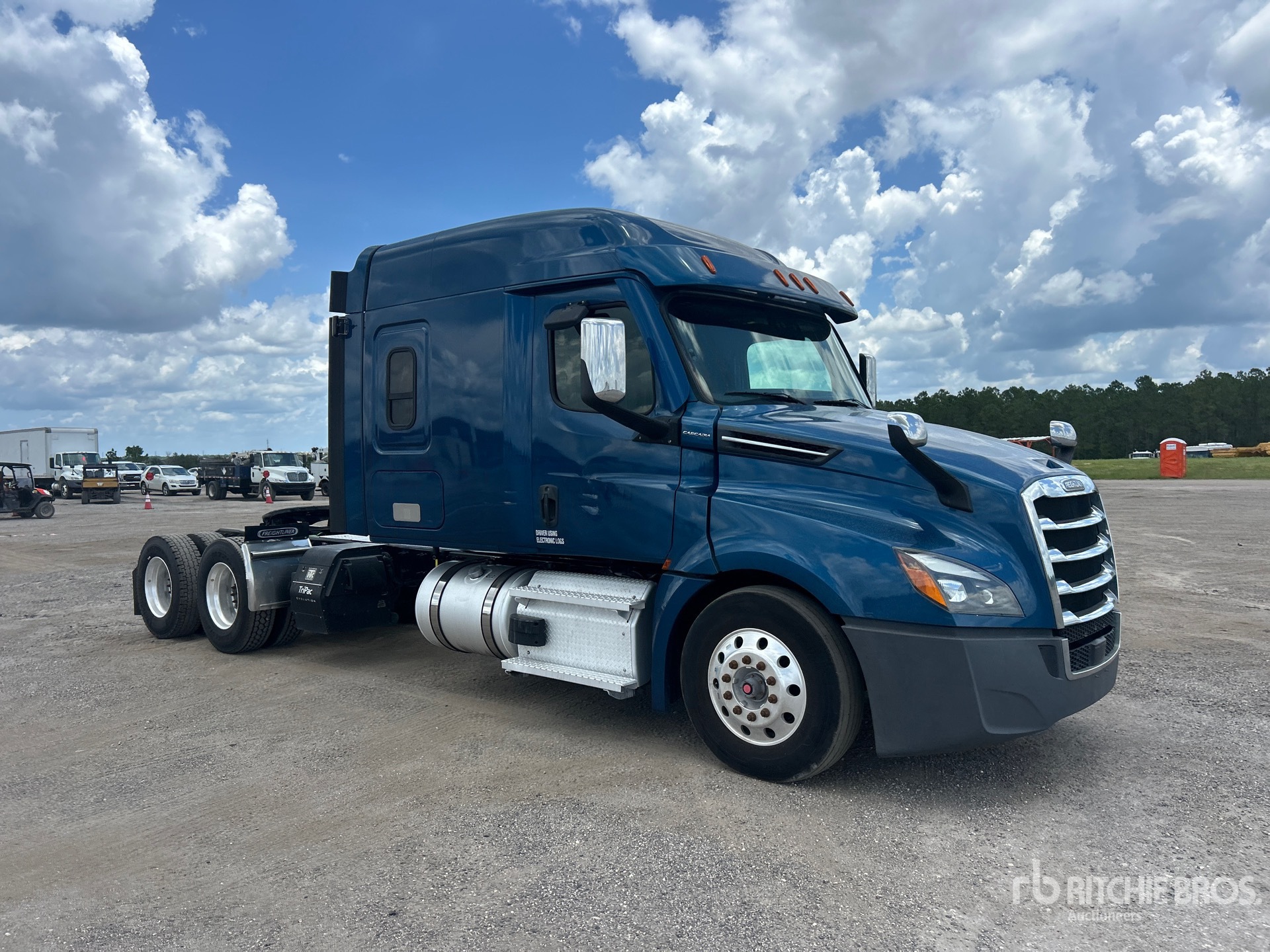 2020 Freightliner CASCADIA 126
