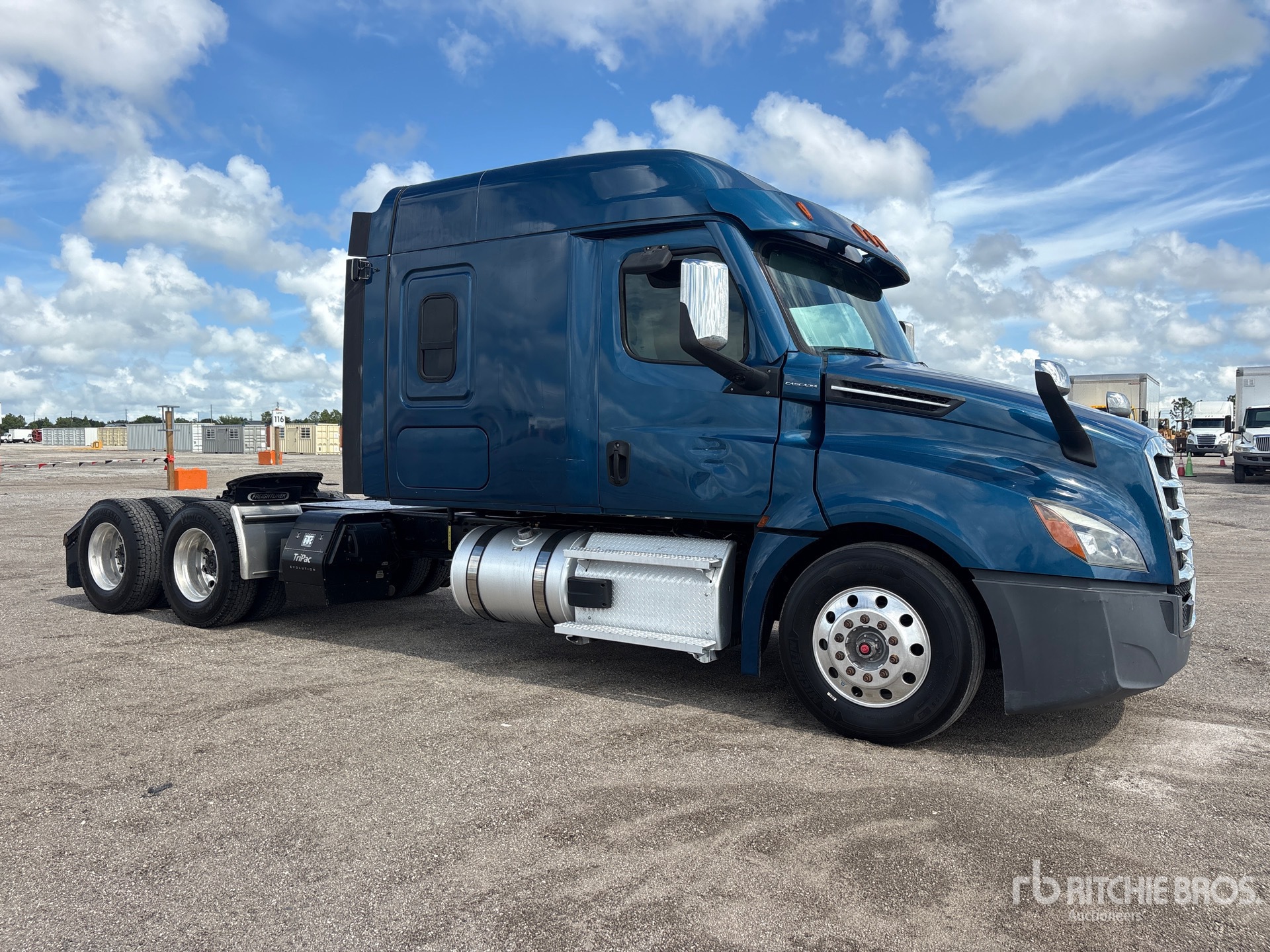 2020 Freightliner CASCADIA 126