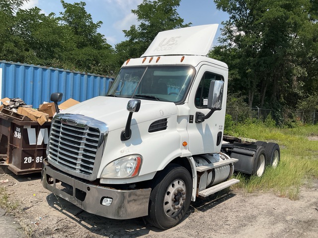 2016 Freightliner CA113 6x4 T/A Day Cab Truck Tractor