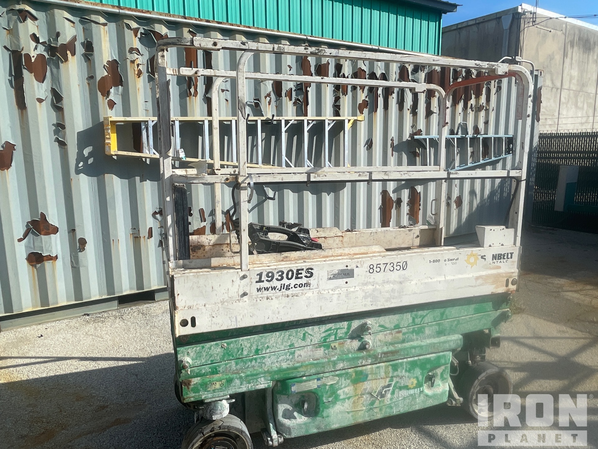 General Appearance with Picture, Left Front Corner