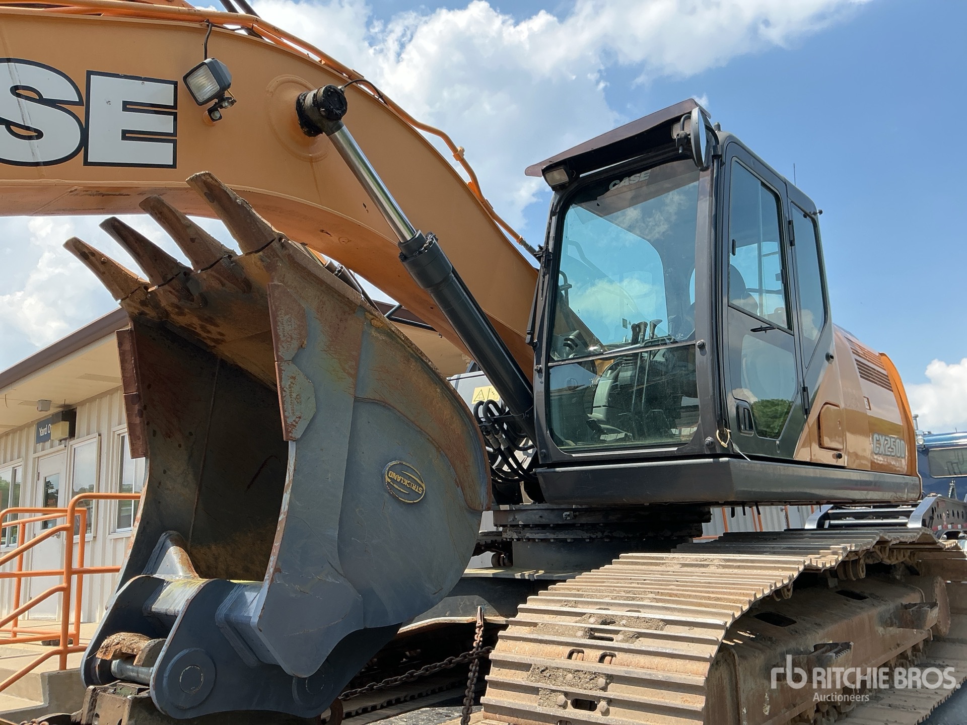 Photo of a 2020 Case CX250D LC