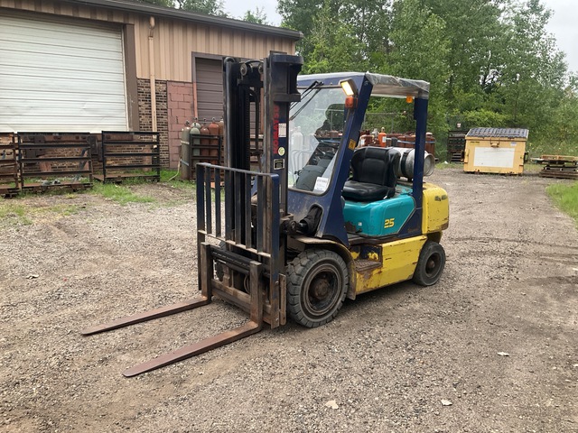 2012 Komatsu FG25T-12 4650 lb Pneumatic Tire Forklift