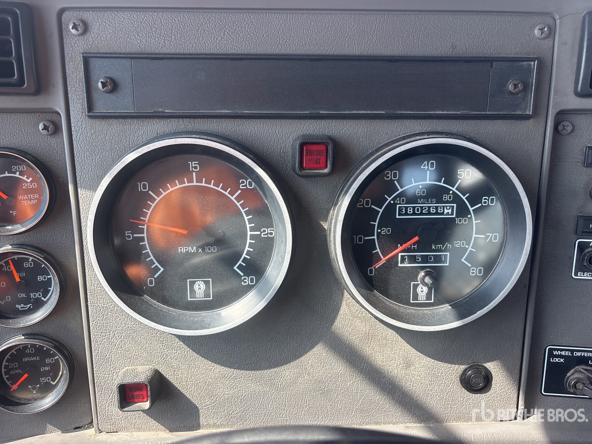 2005 Kenworth T300