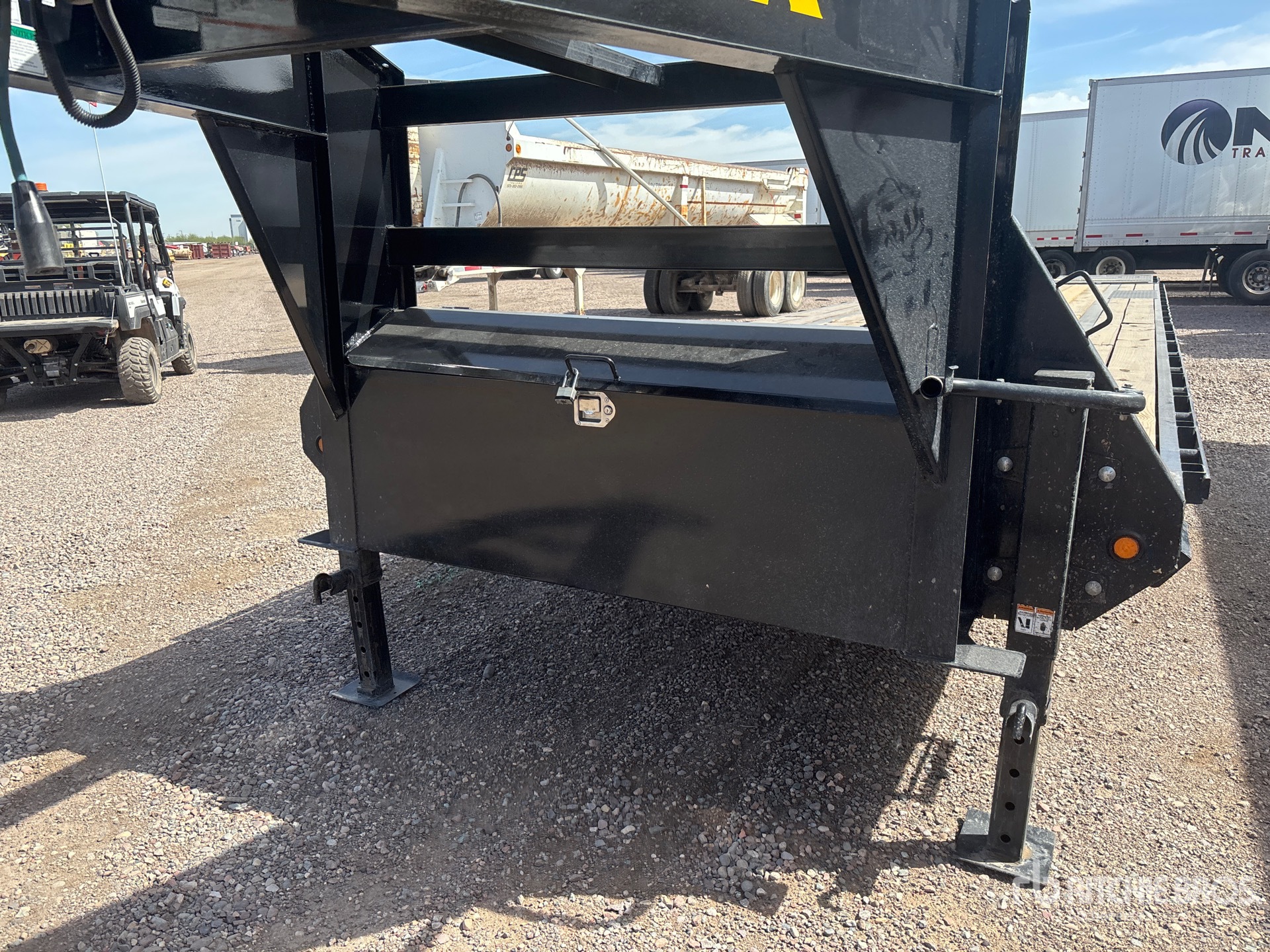 2026 Big Tex 16GN-40D5A-MRBK