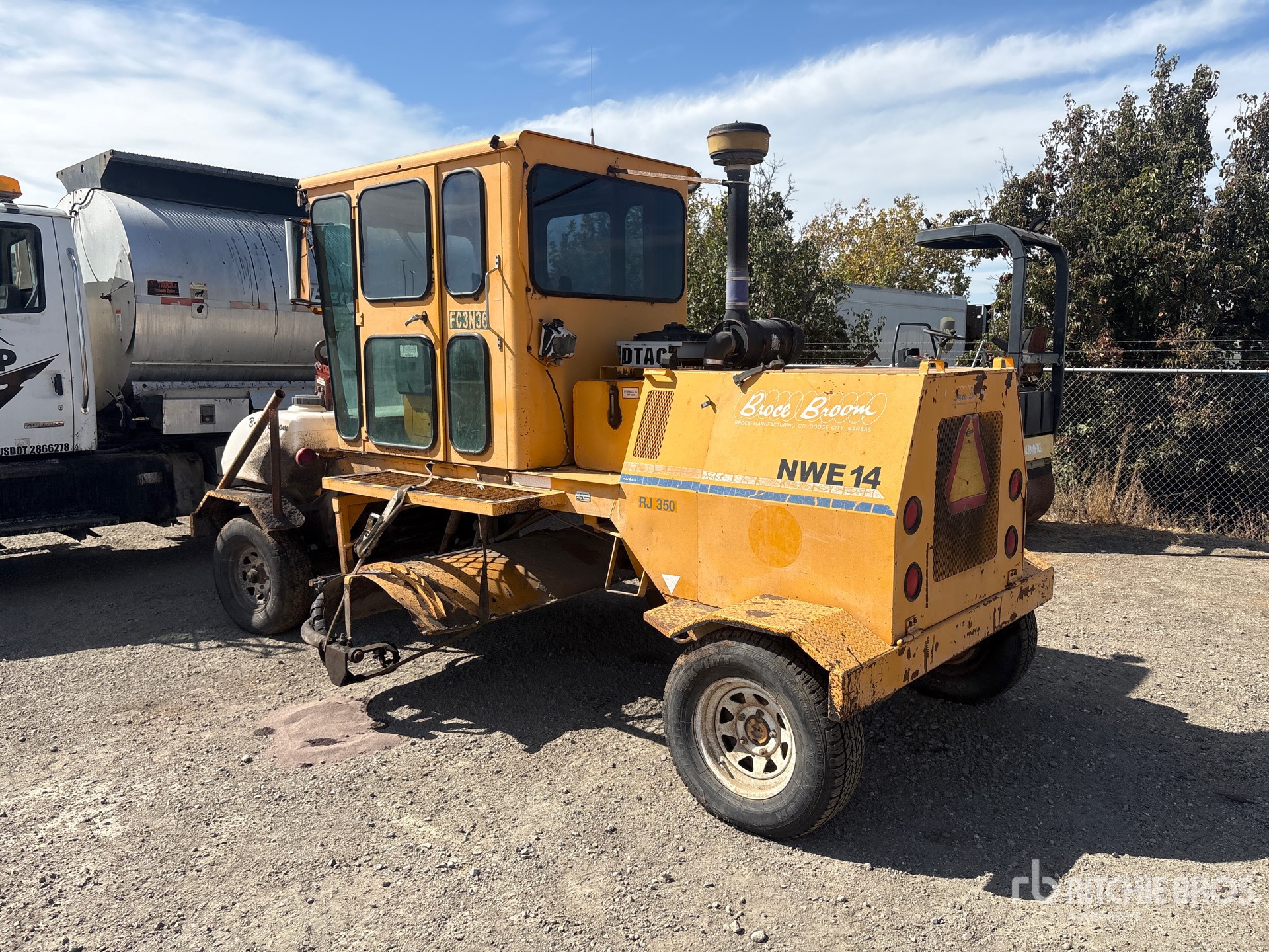 2003 Broce Broom RJ350