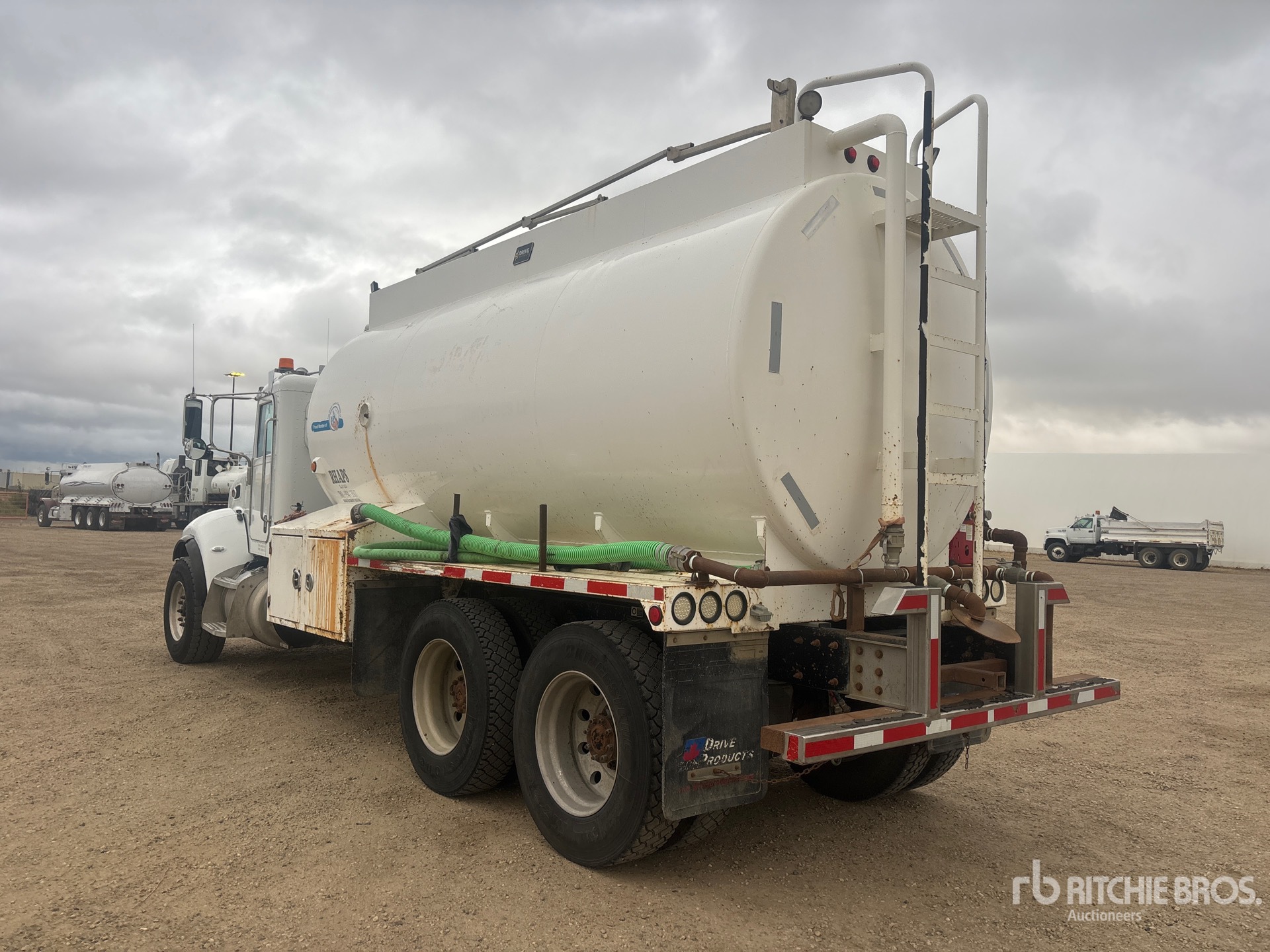 2017 Peterbilt 348