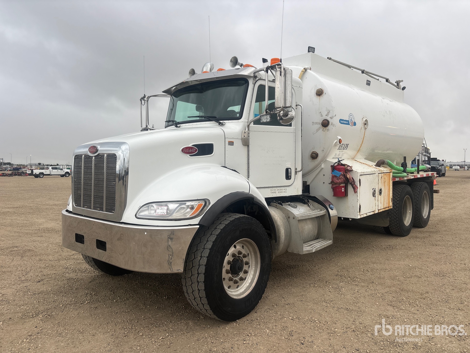 Photo of 2017 Peterbilt 348