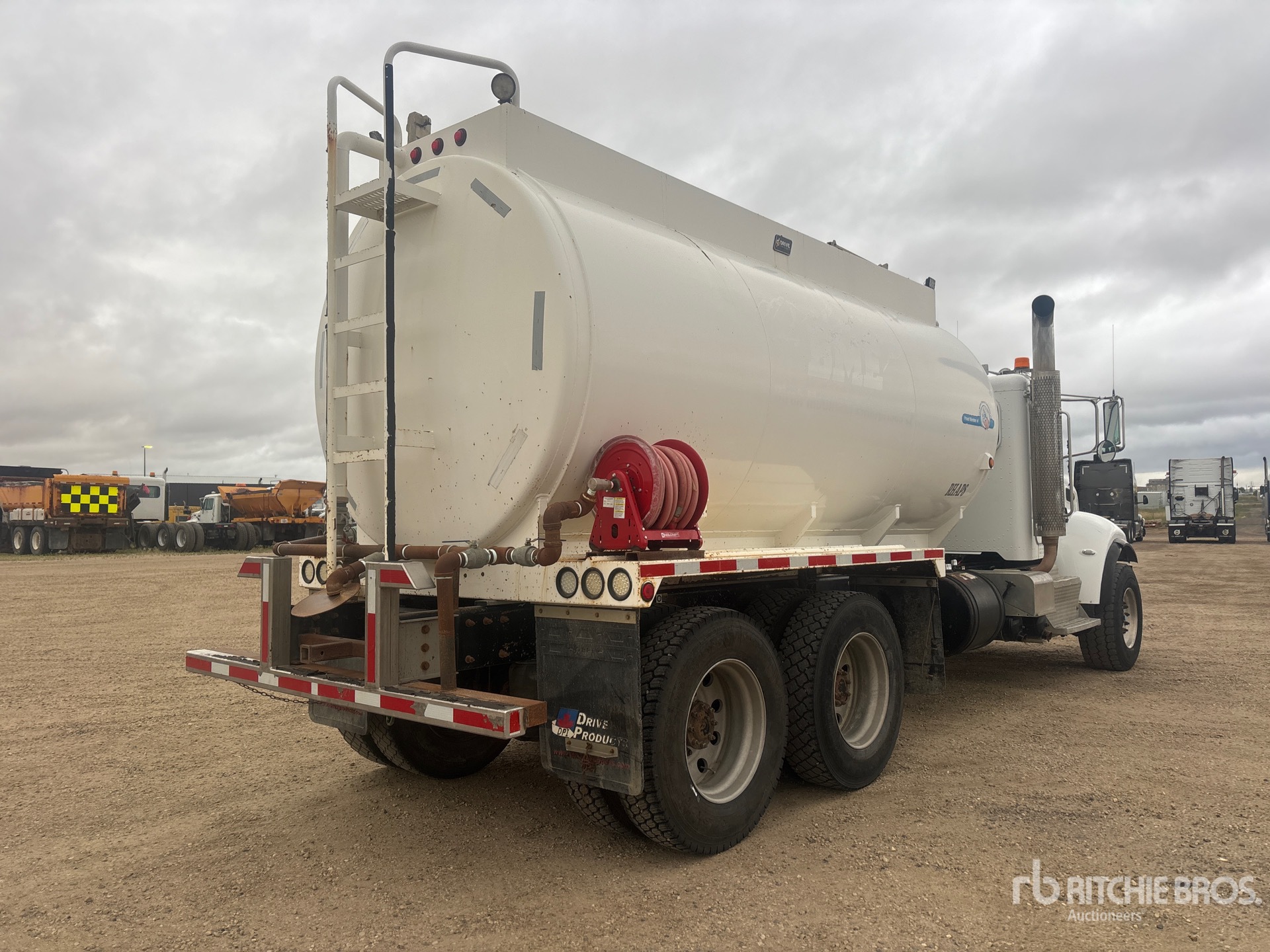 2017 Peterbilt 348