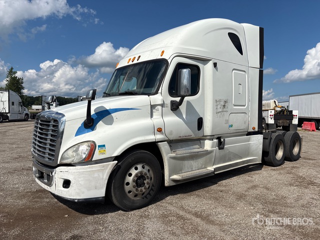 2013 Freightliner Cascadia 125 T/A Sleeper Truck Tractor