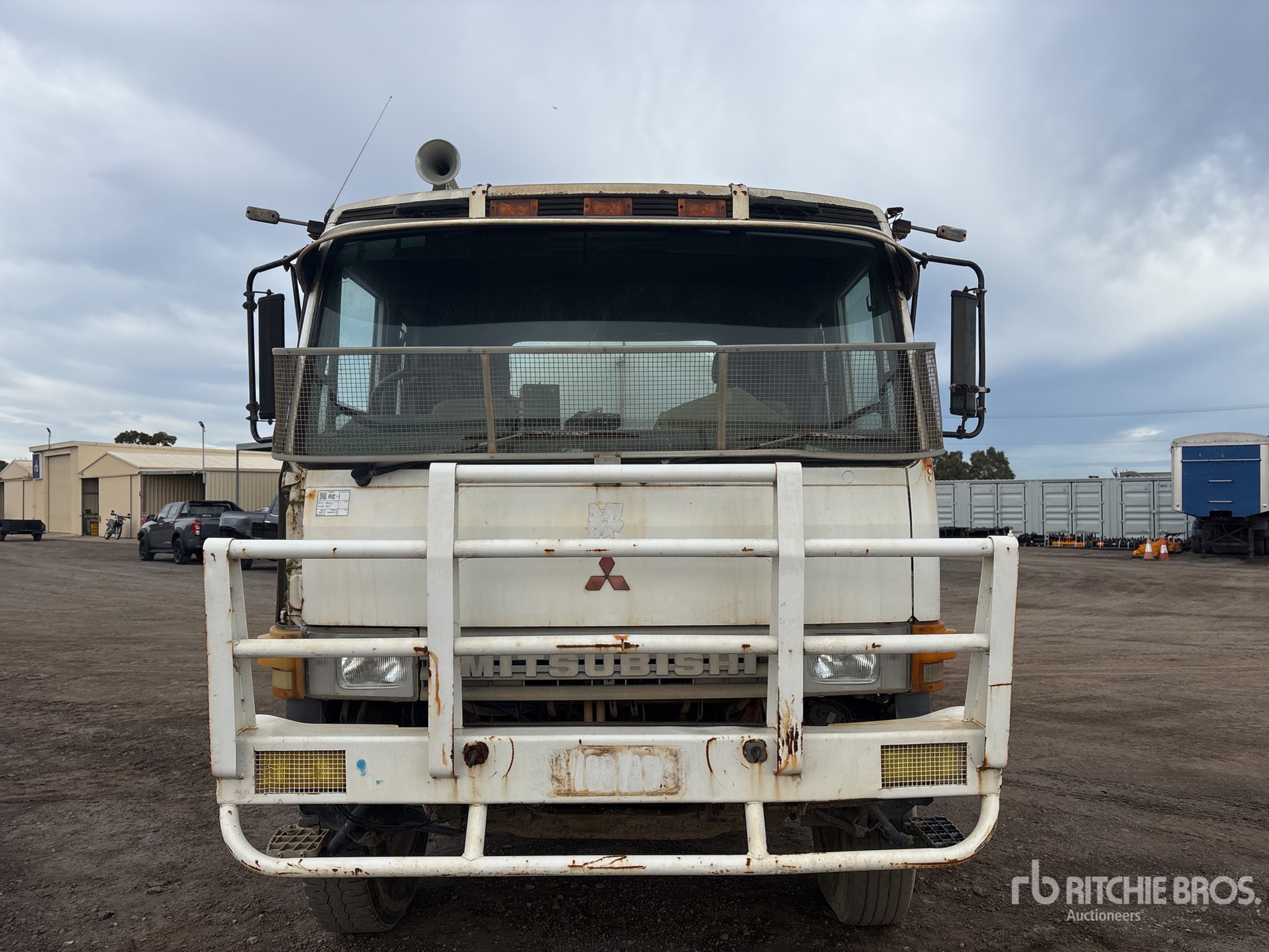 1990 Mitsubishi FM557