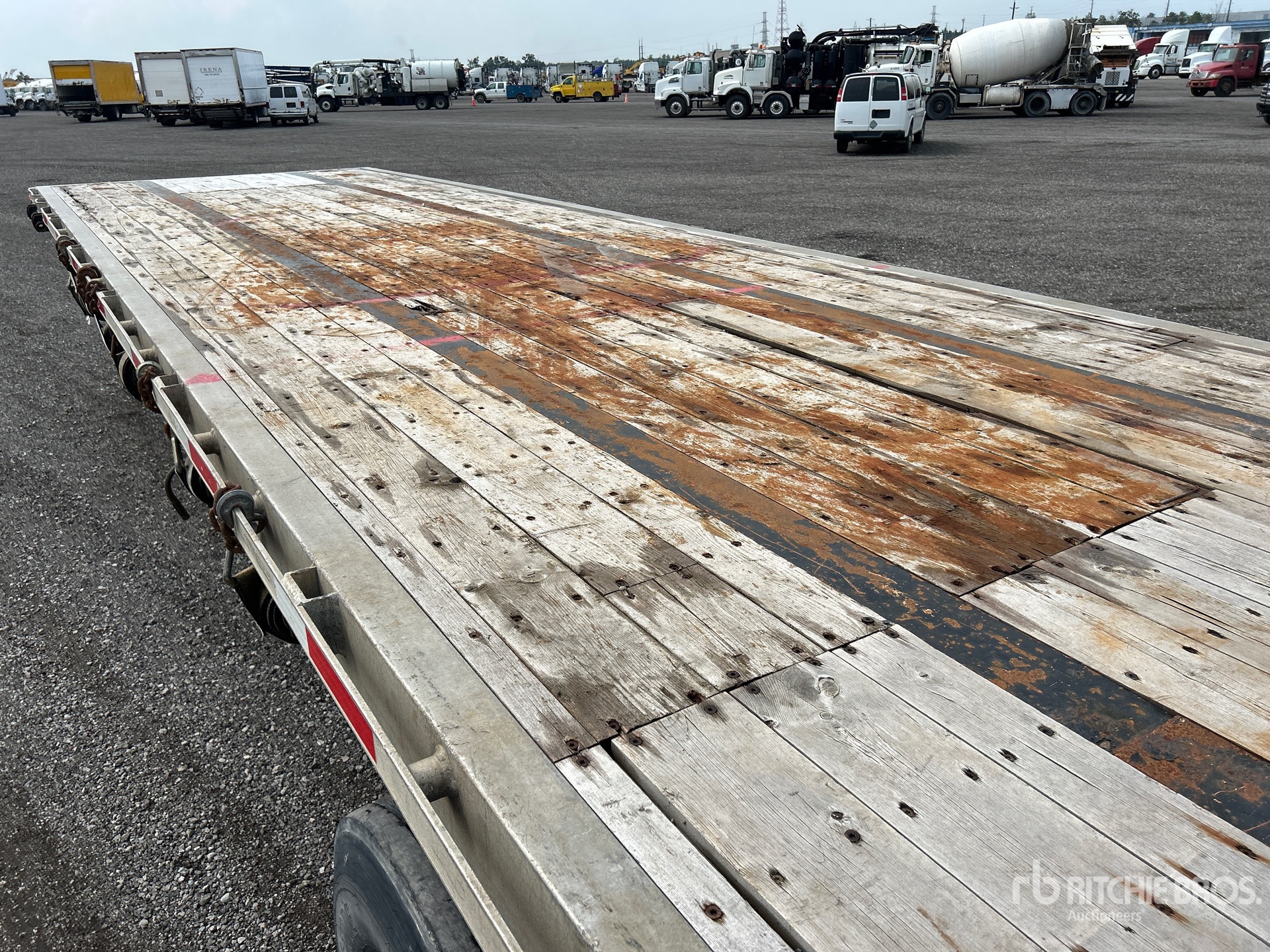 2012 Load King 28 ft Super B-Train Lead