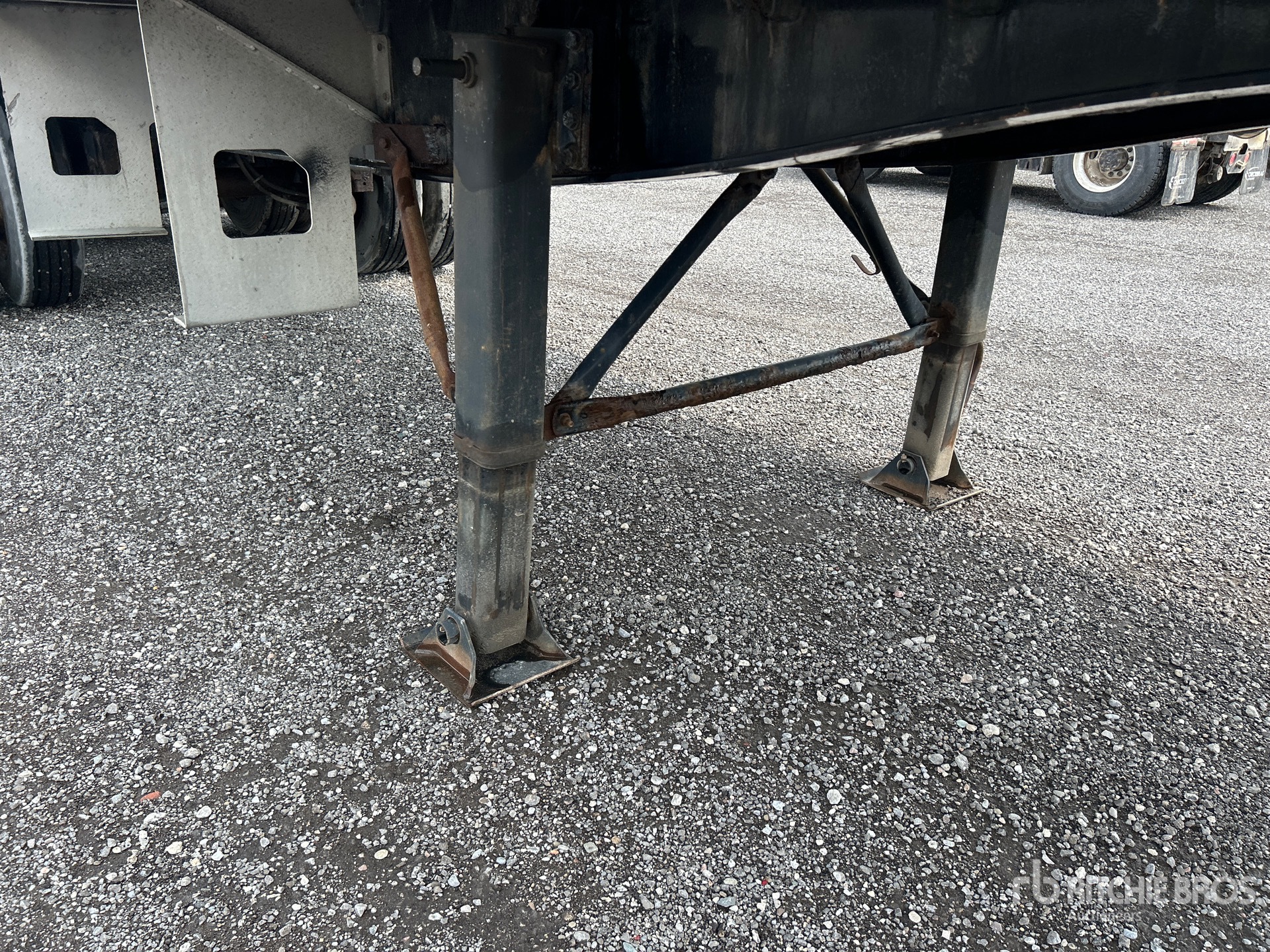 2012 Load King 28 ft Super B-Train Lead