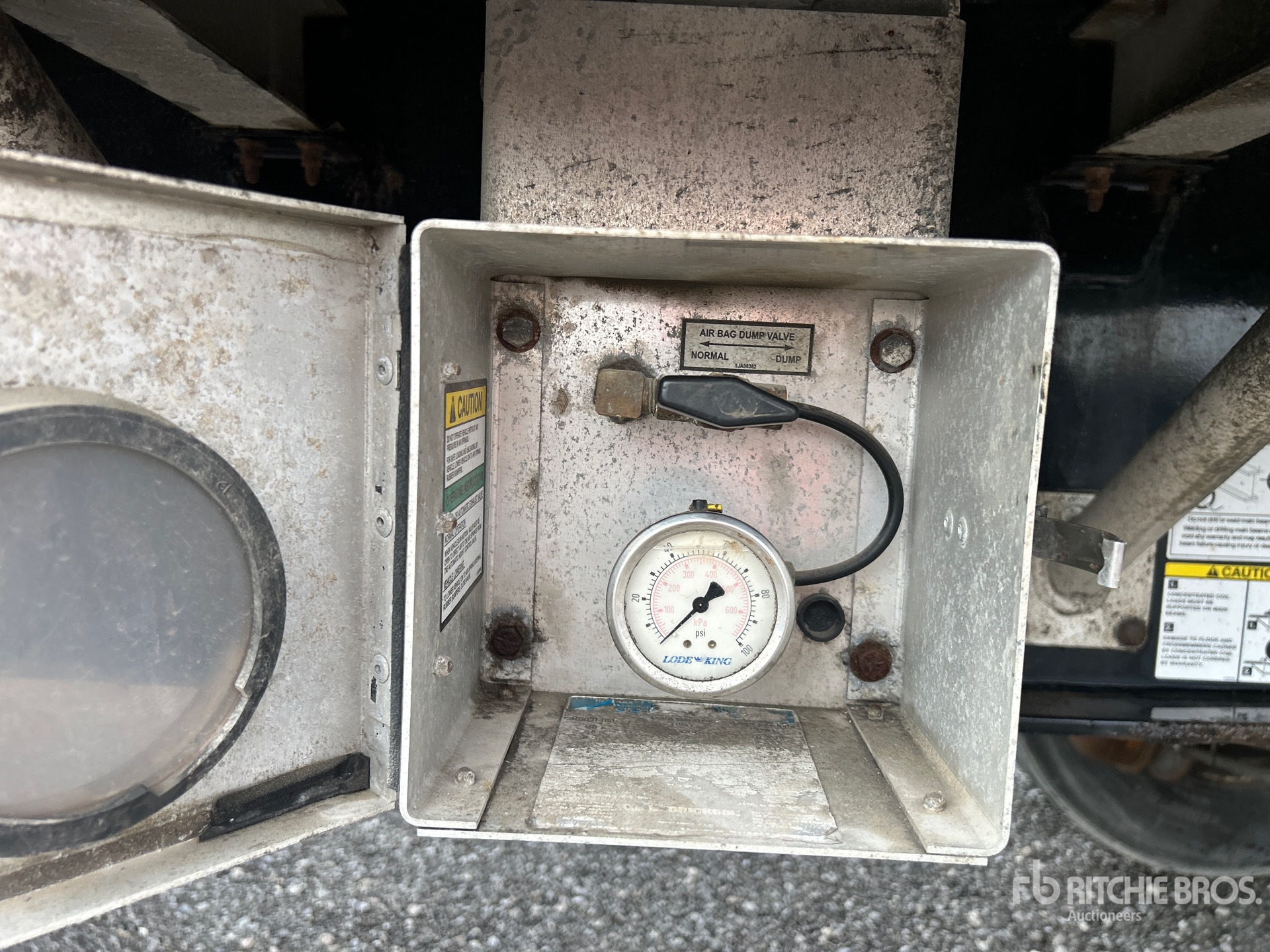2012 Load King 28 ft Super B-Train Lead