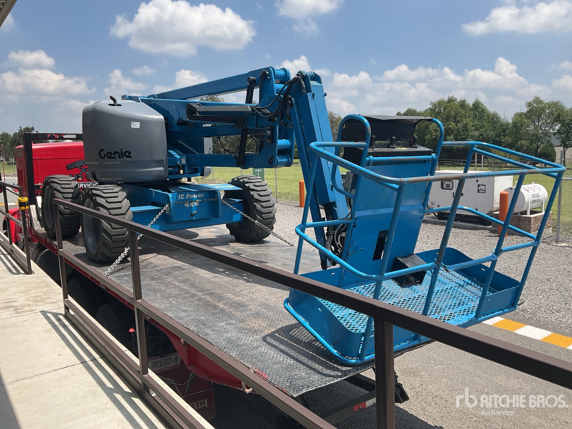 Photo of a 2011 Genie Z4525J