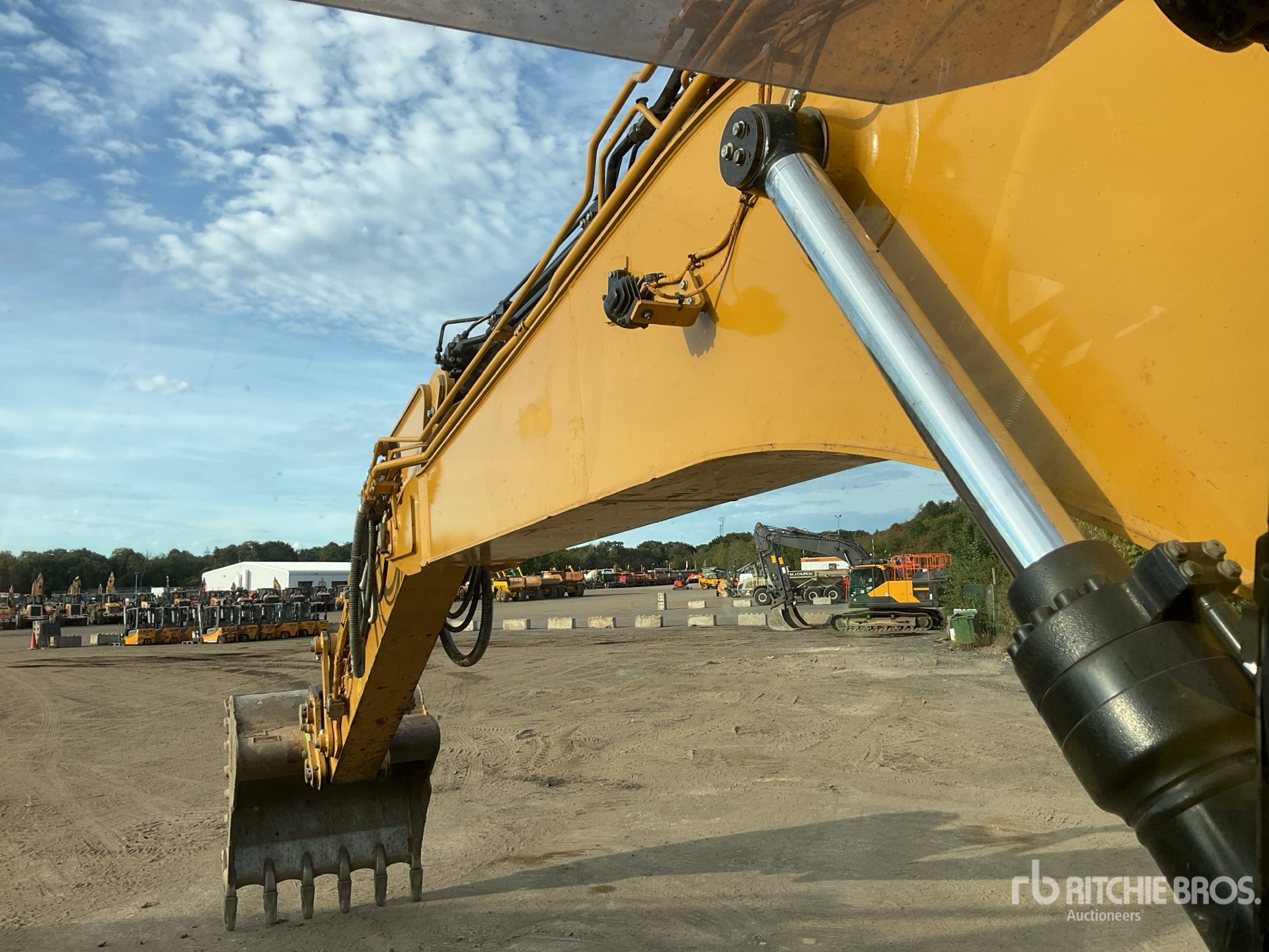 2020 Caterpillar 323