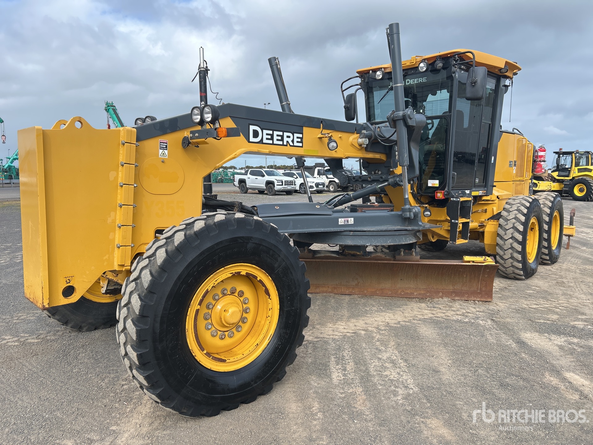 Photo of 2021 John Deere 670G