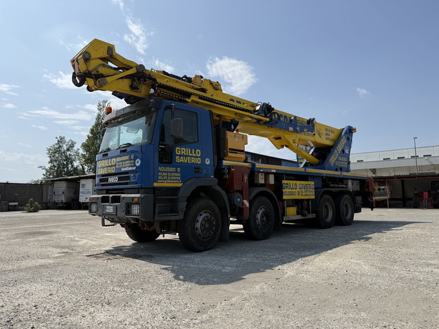 56 m on 2001 Iveco Magirus 410E37H 8x4 Crew Cab Bucket Truck