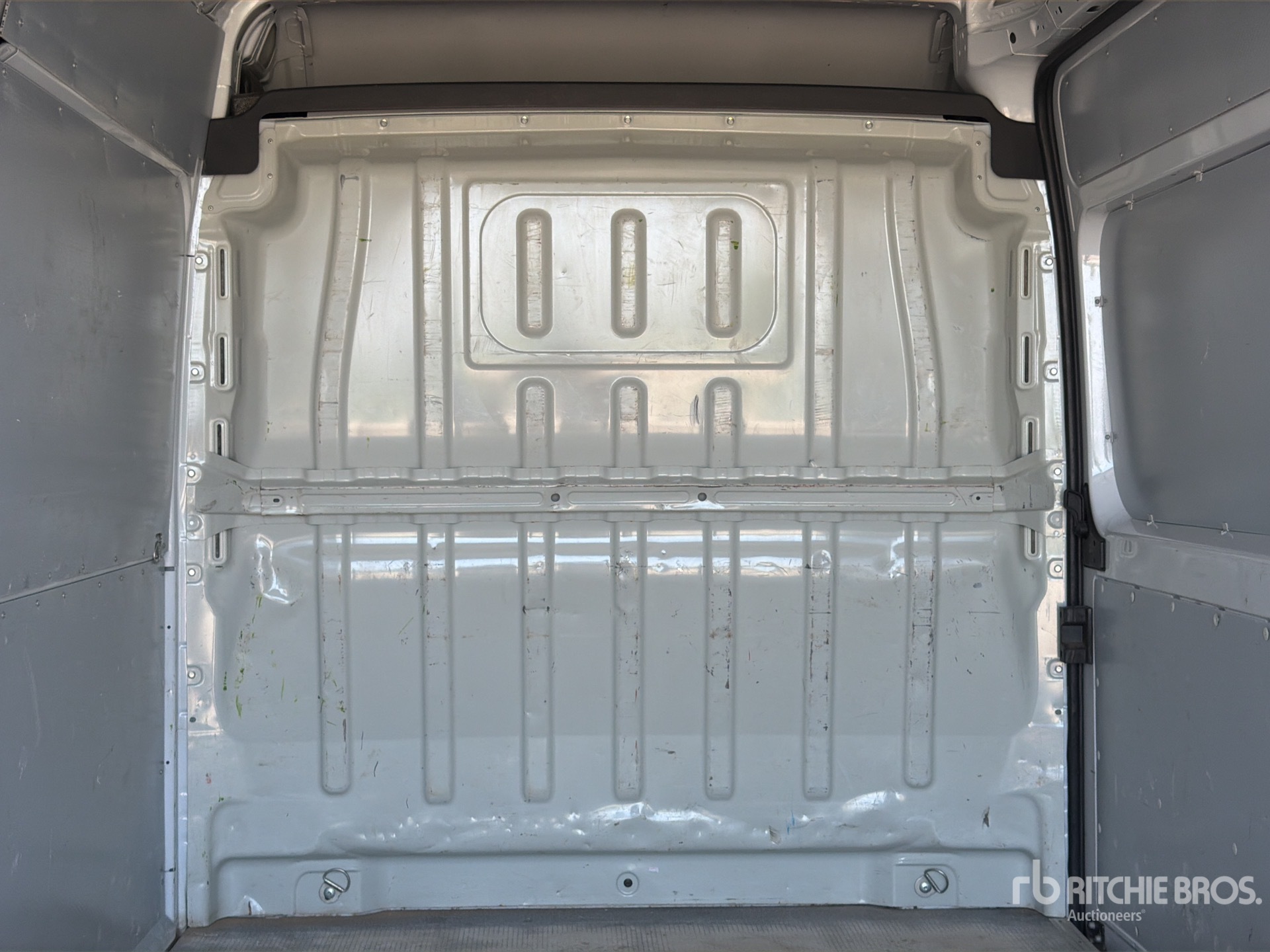 Photo of a 2022 Opel MOVANO 2.2 103
