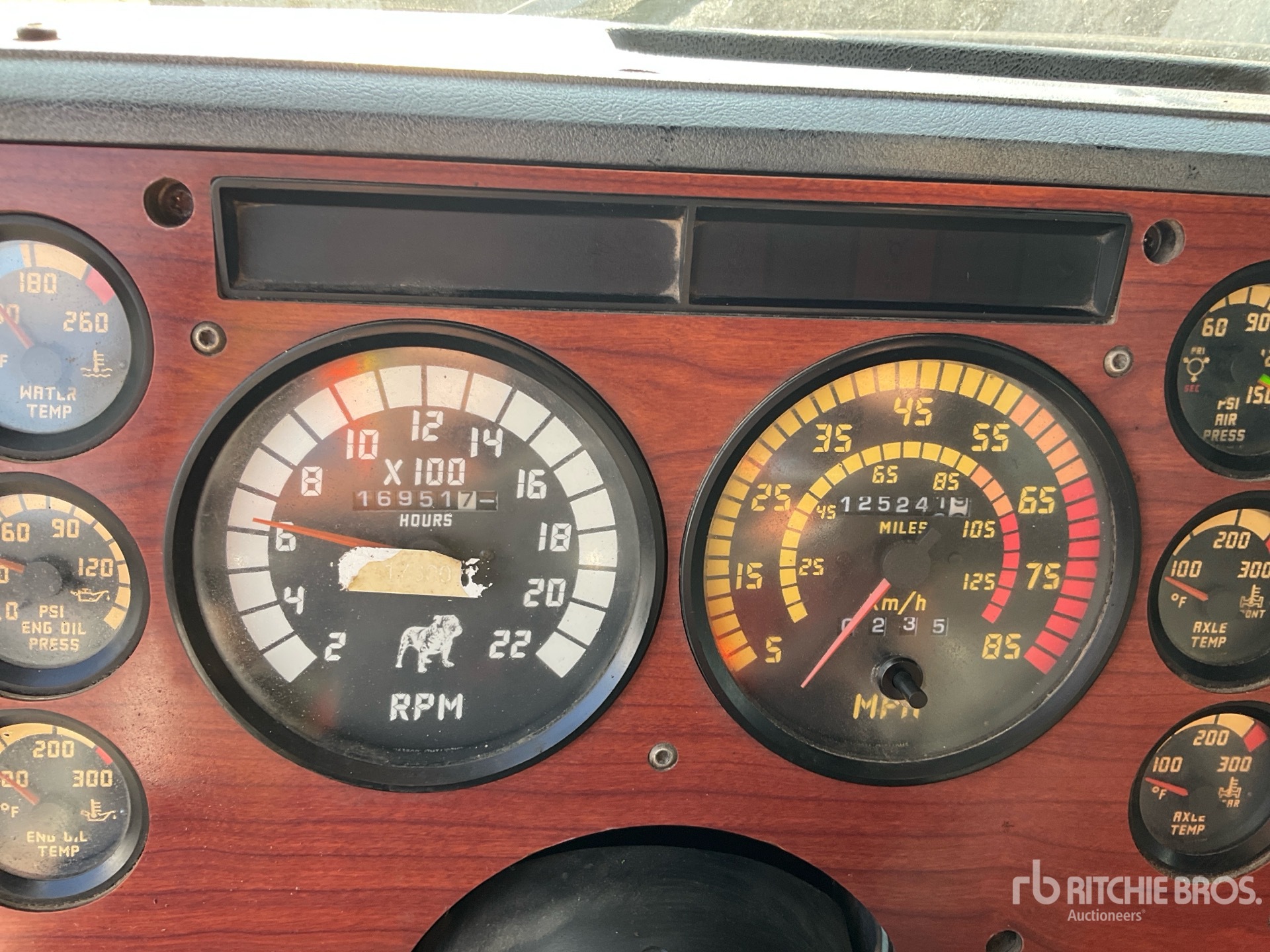1998 Mack CL713