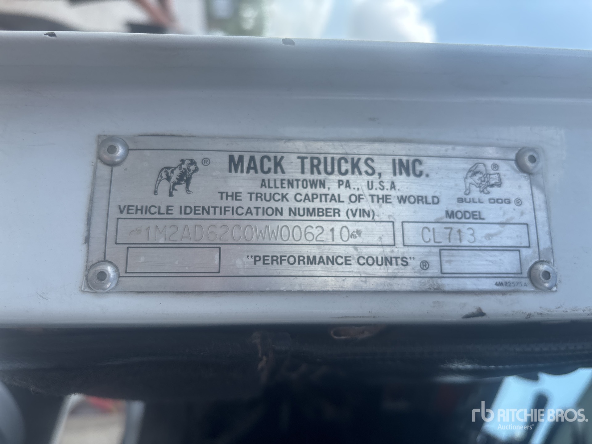 1998 Mack CL713