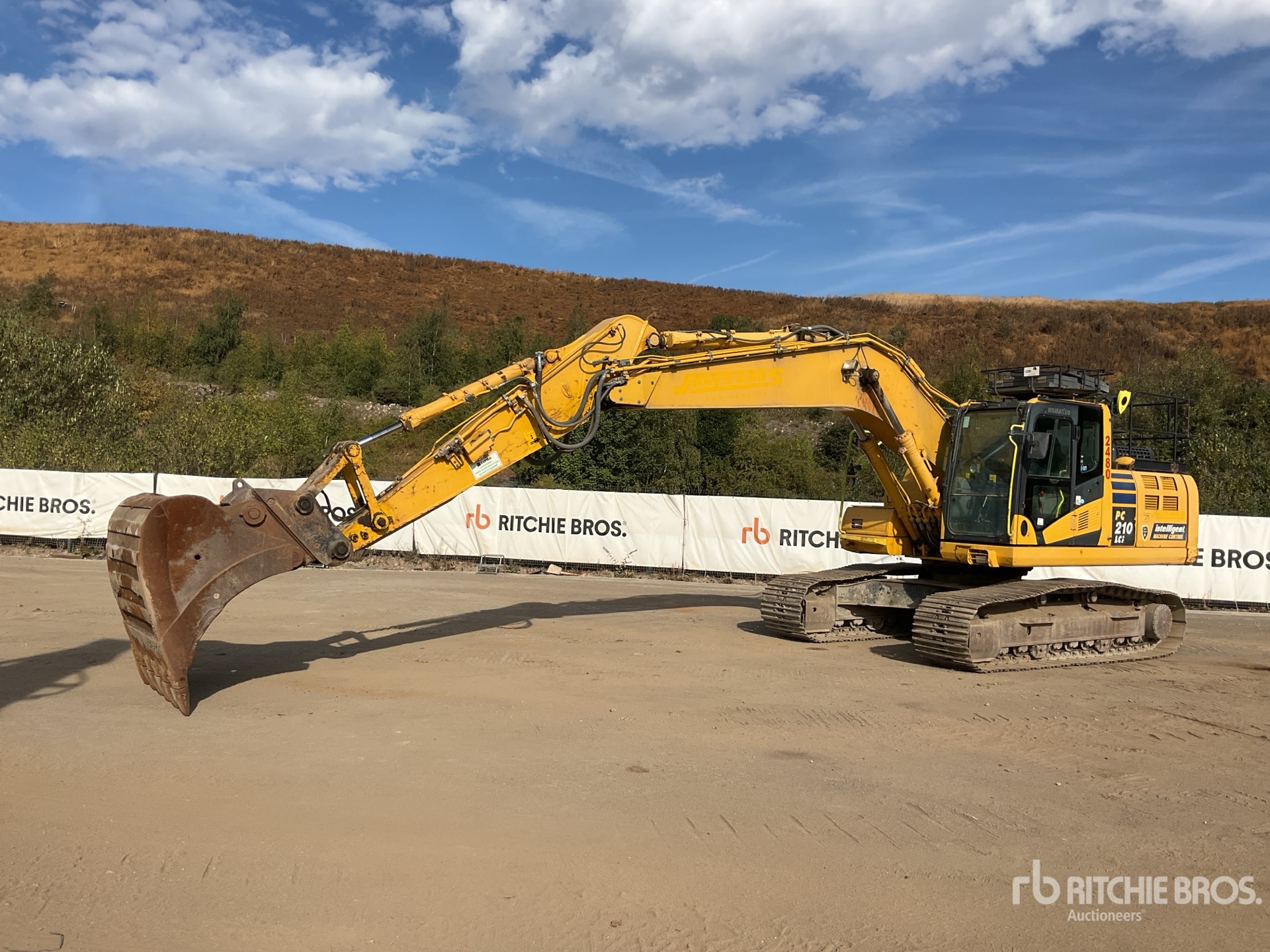 2017 Komatsu PC210LCi-11