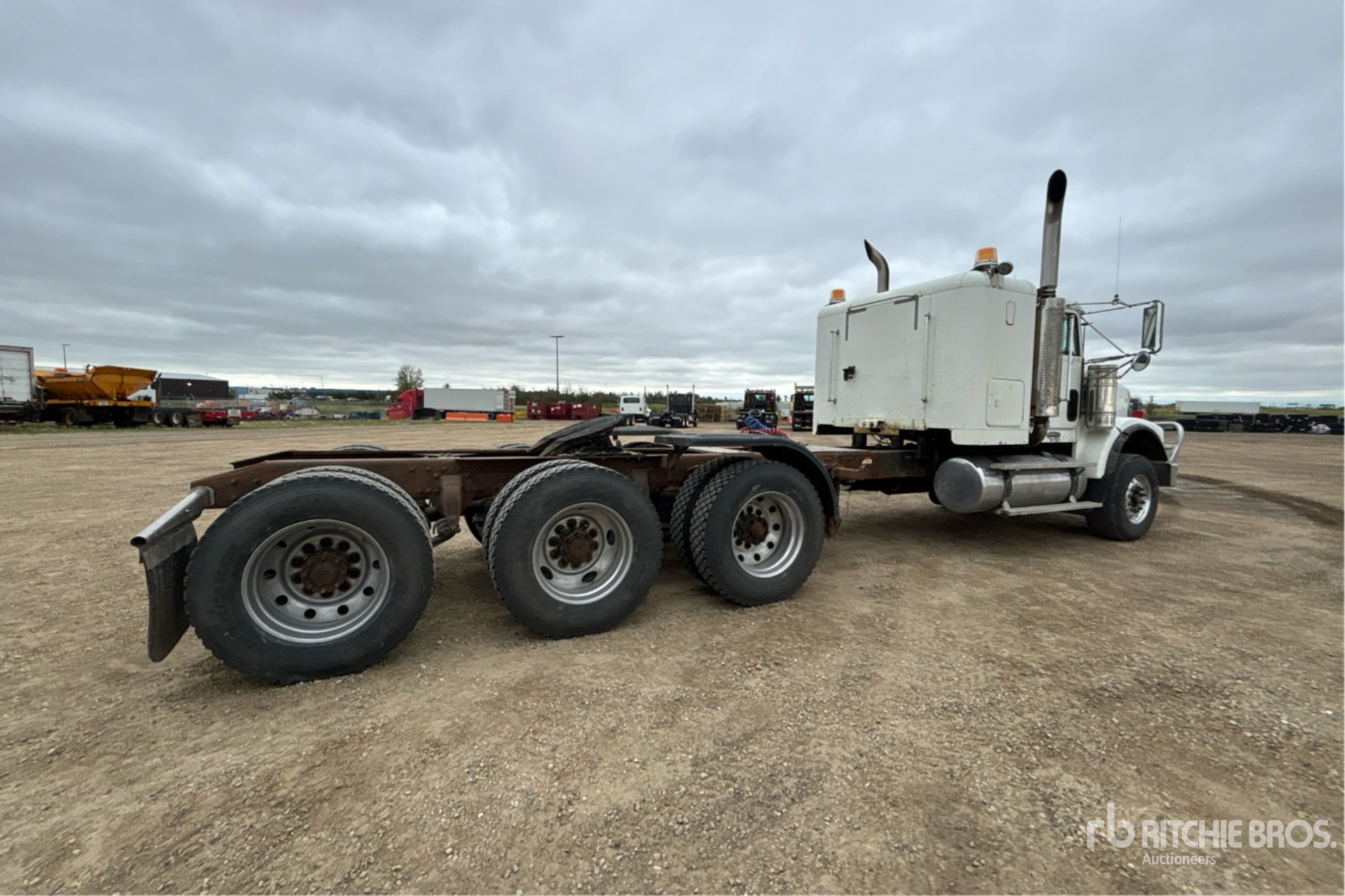 2007 Freightliner FLD120SD