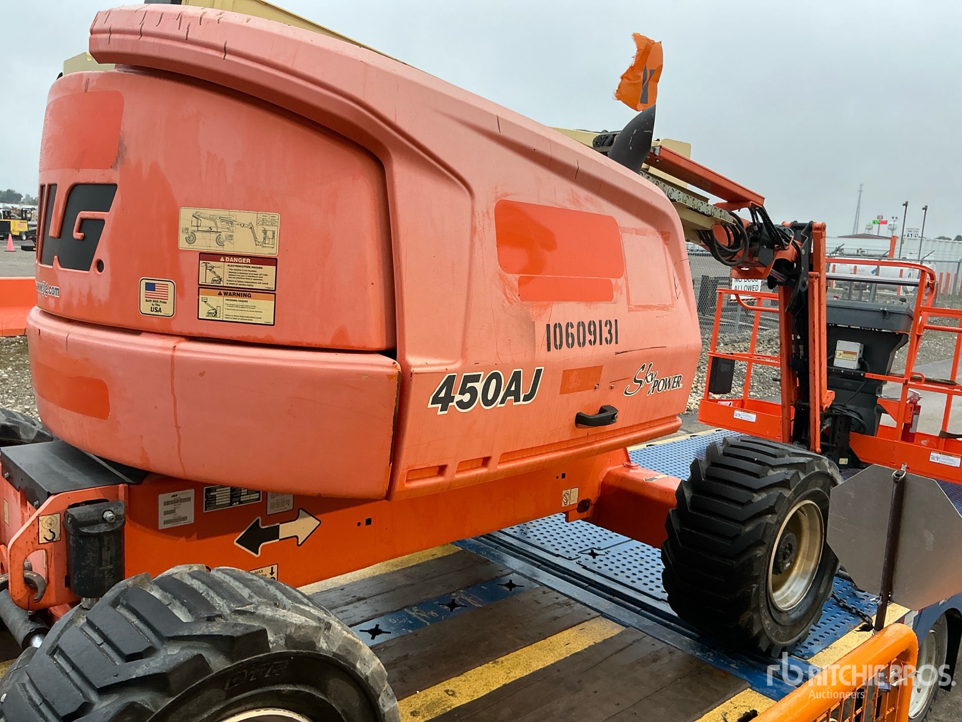 2017 JLG 450AJ