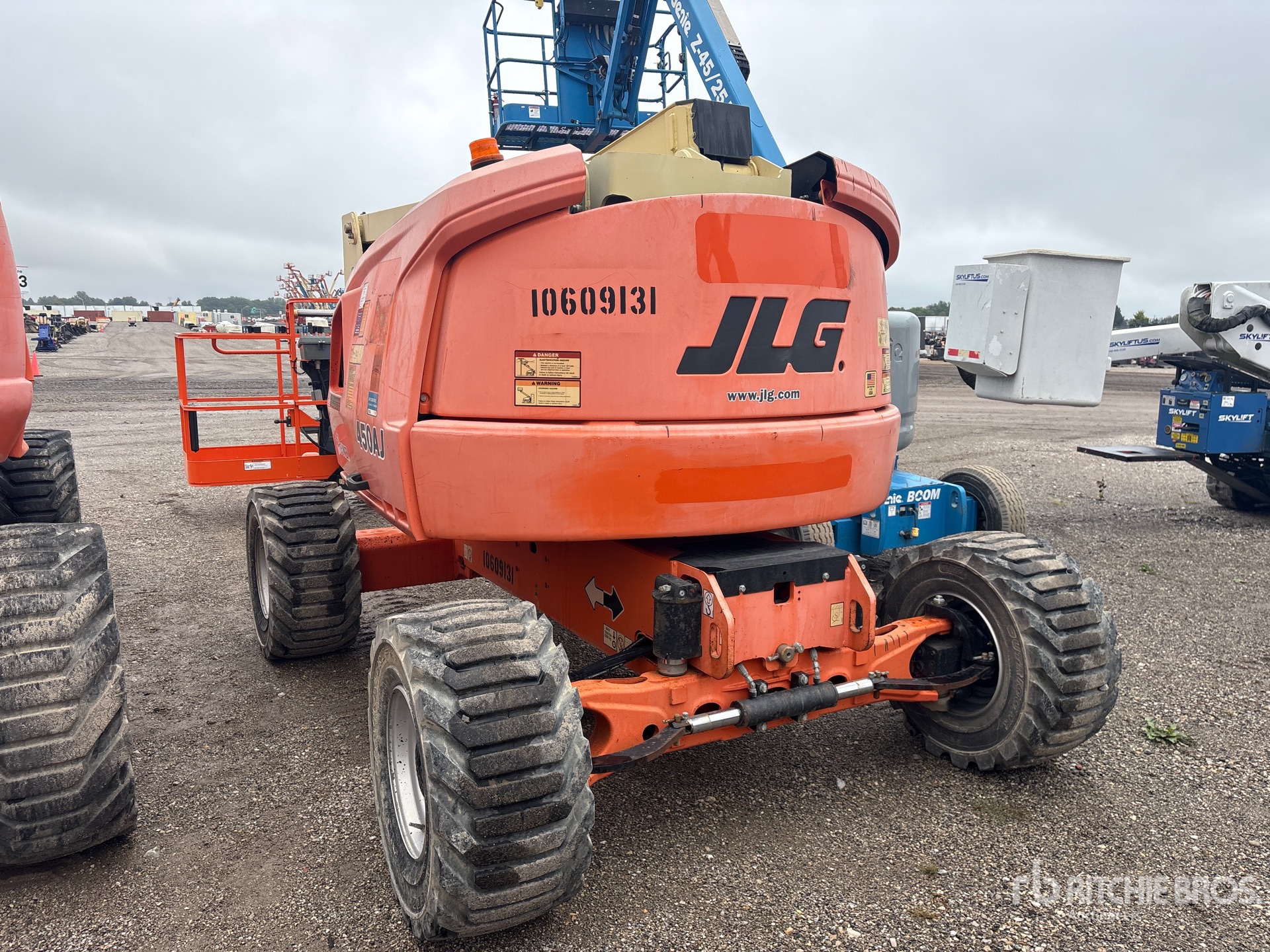 2017 JLG 450AJ