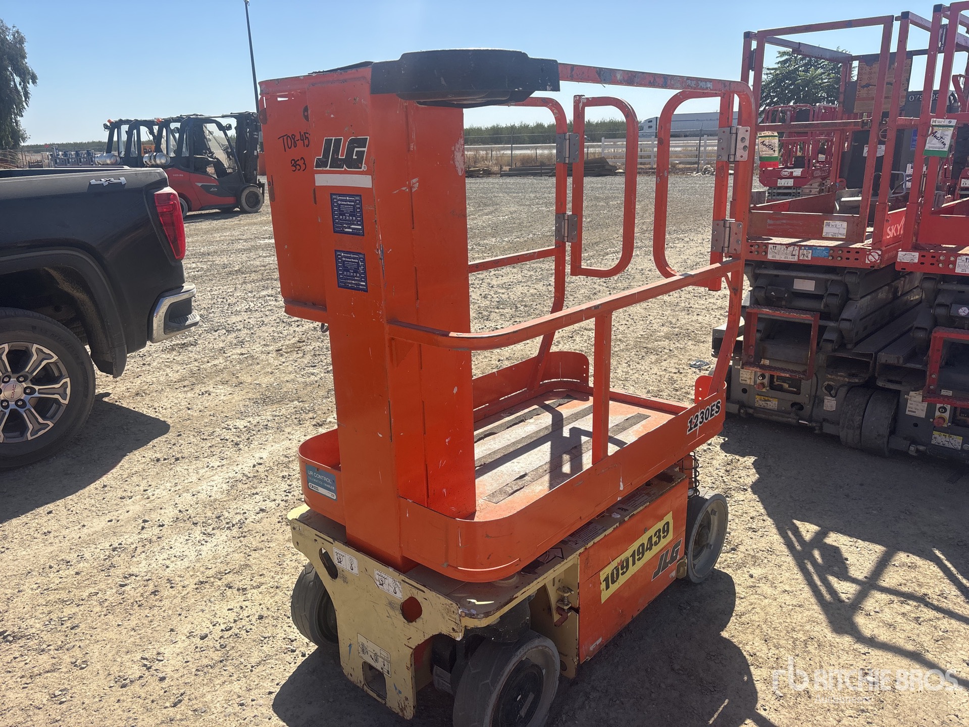 Photo of 2019 JLG 1230ES