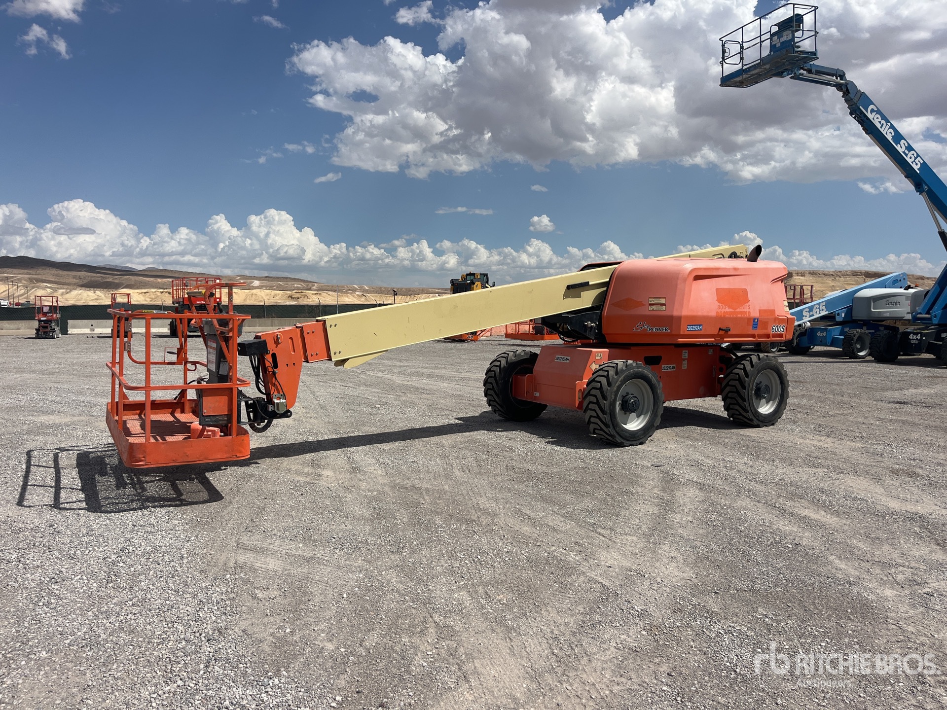 2018 JLG 600S