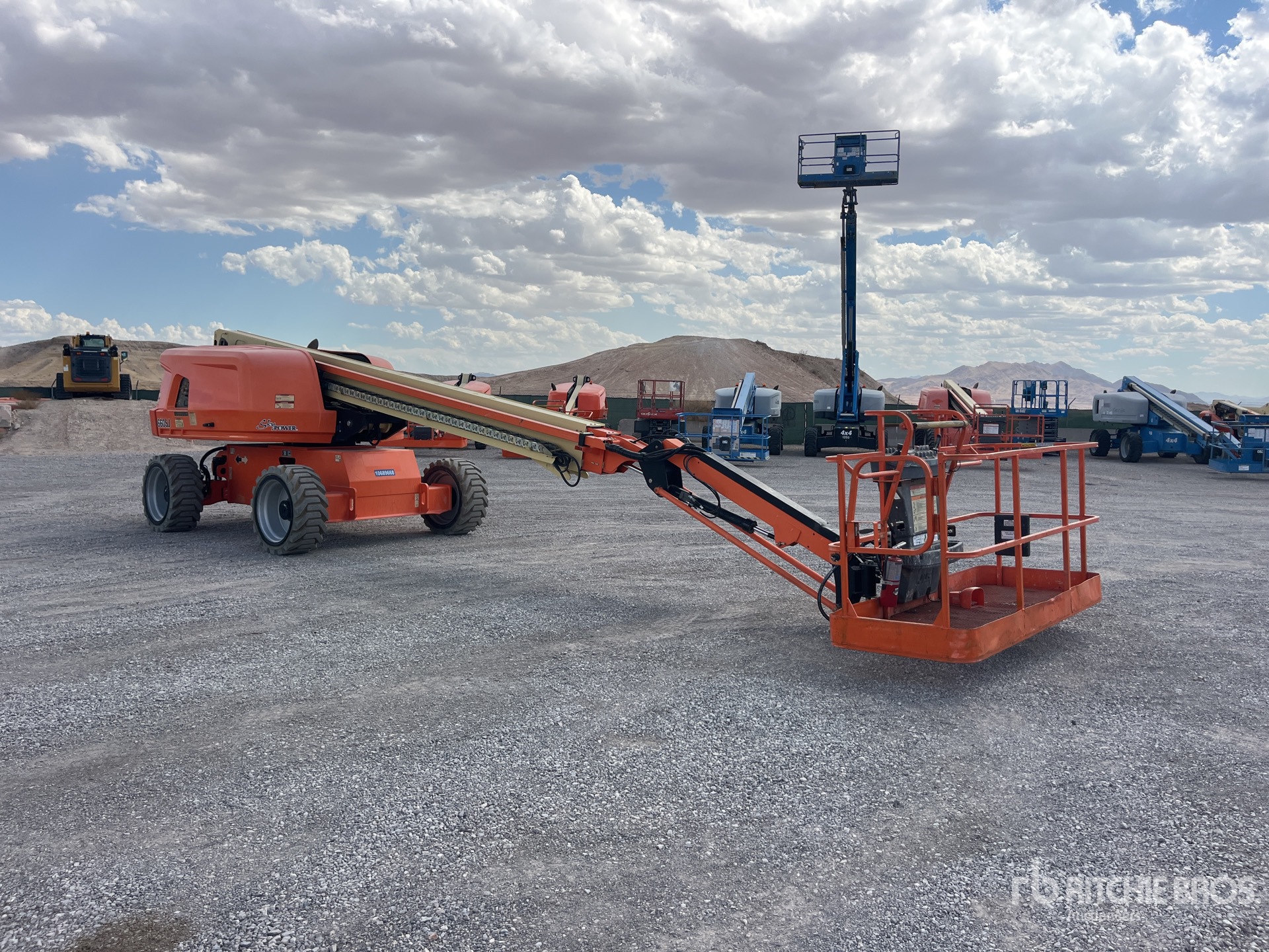2018 JLG 660SJ