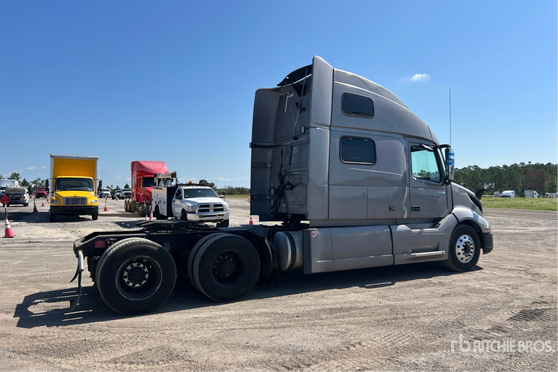 2020 Volvo VNL860