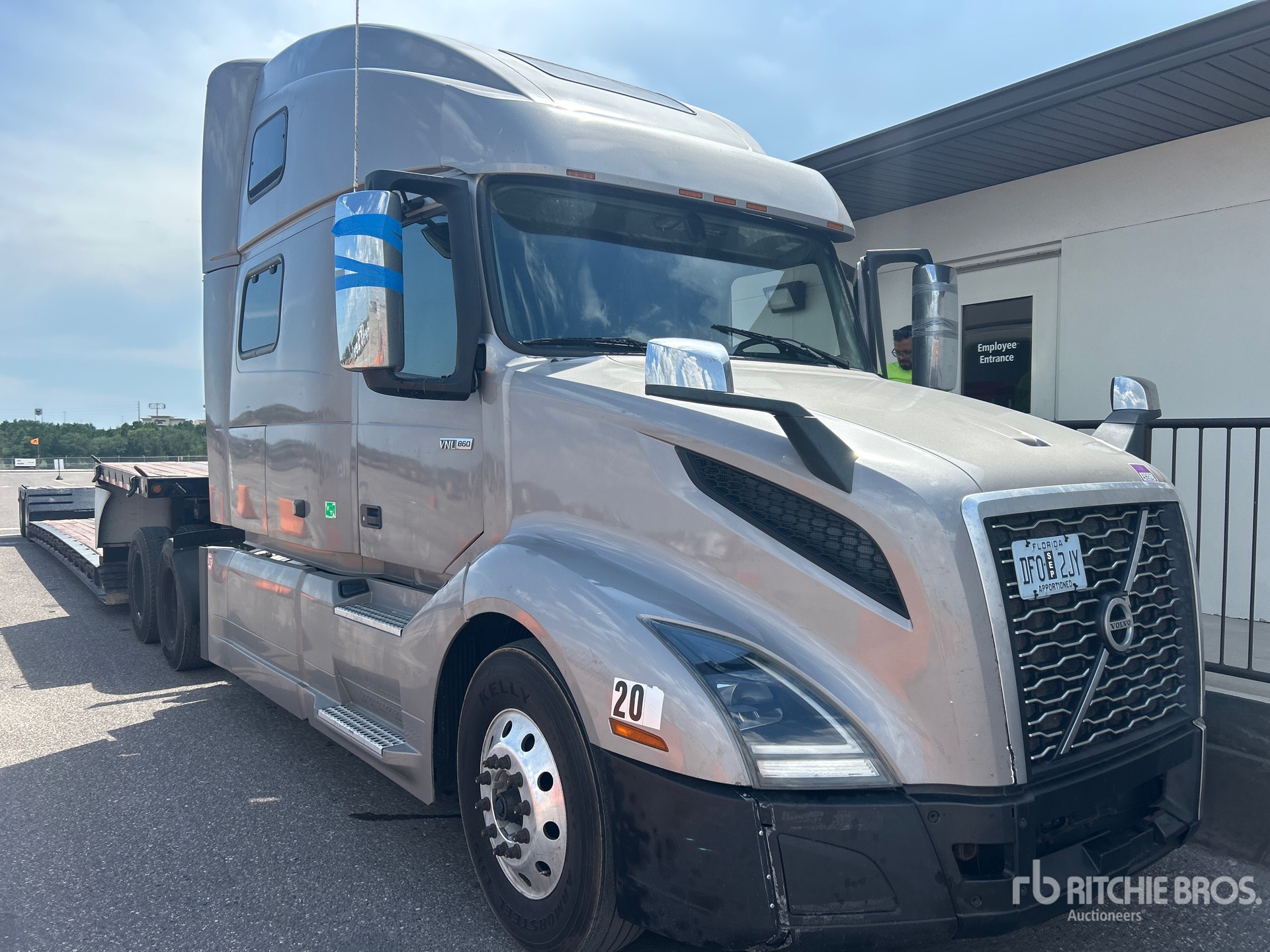 2020 Volvo VNL860