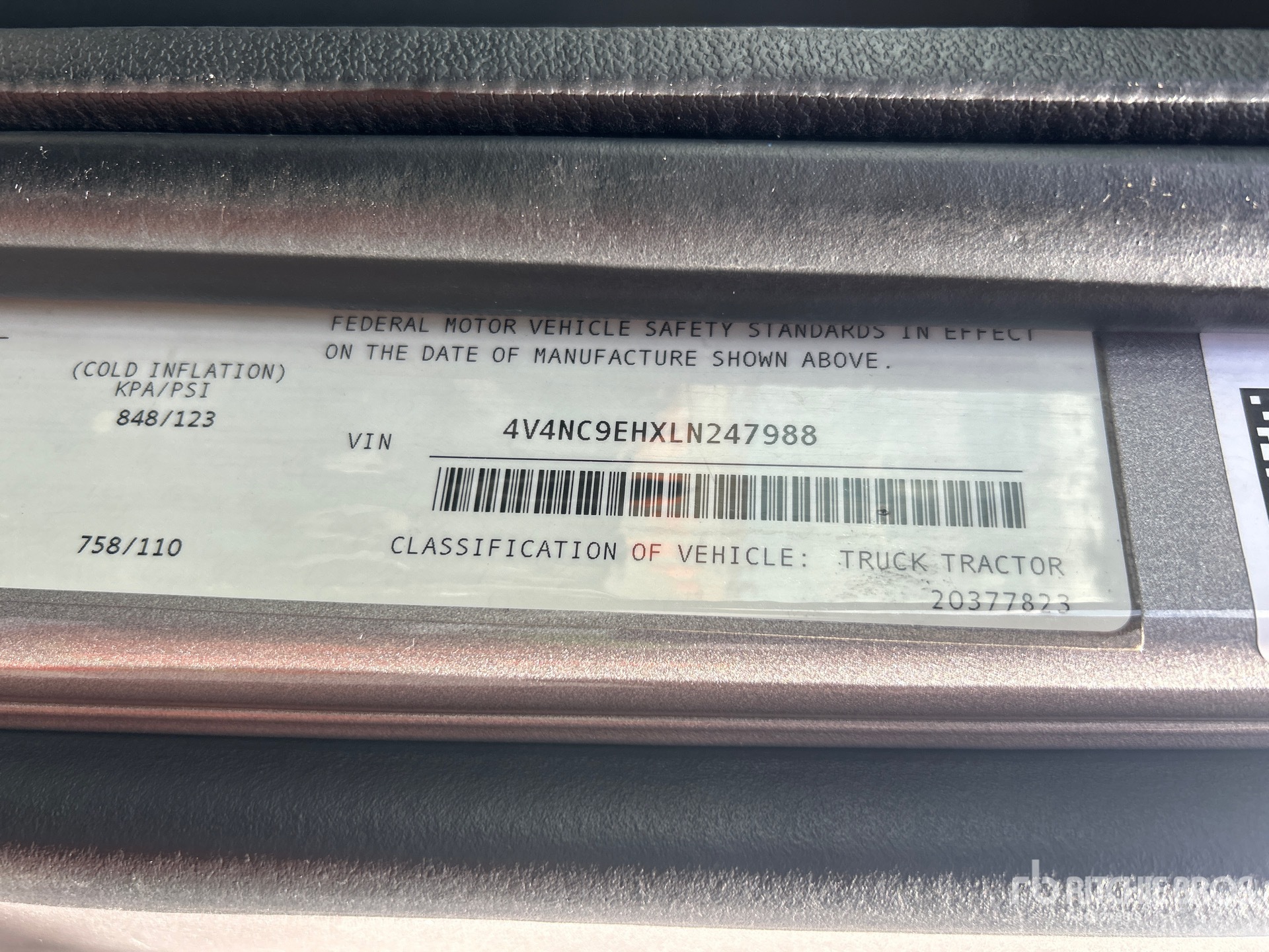 2020 Volvo VNL860