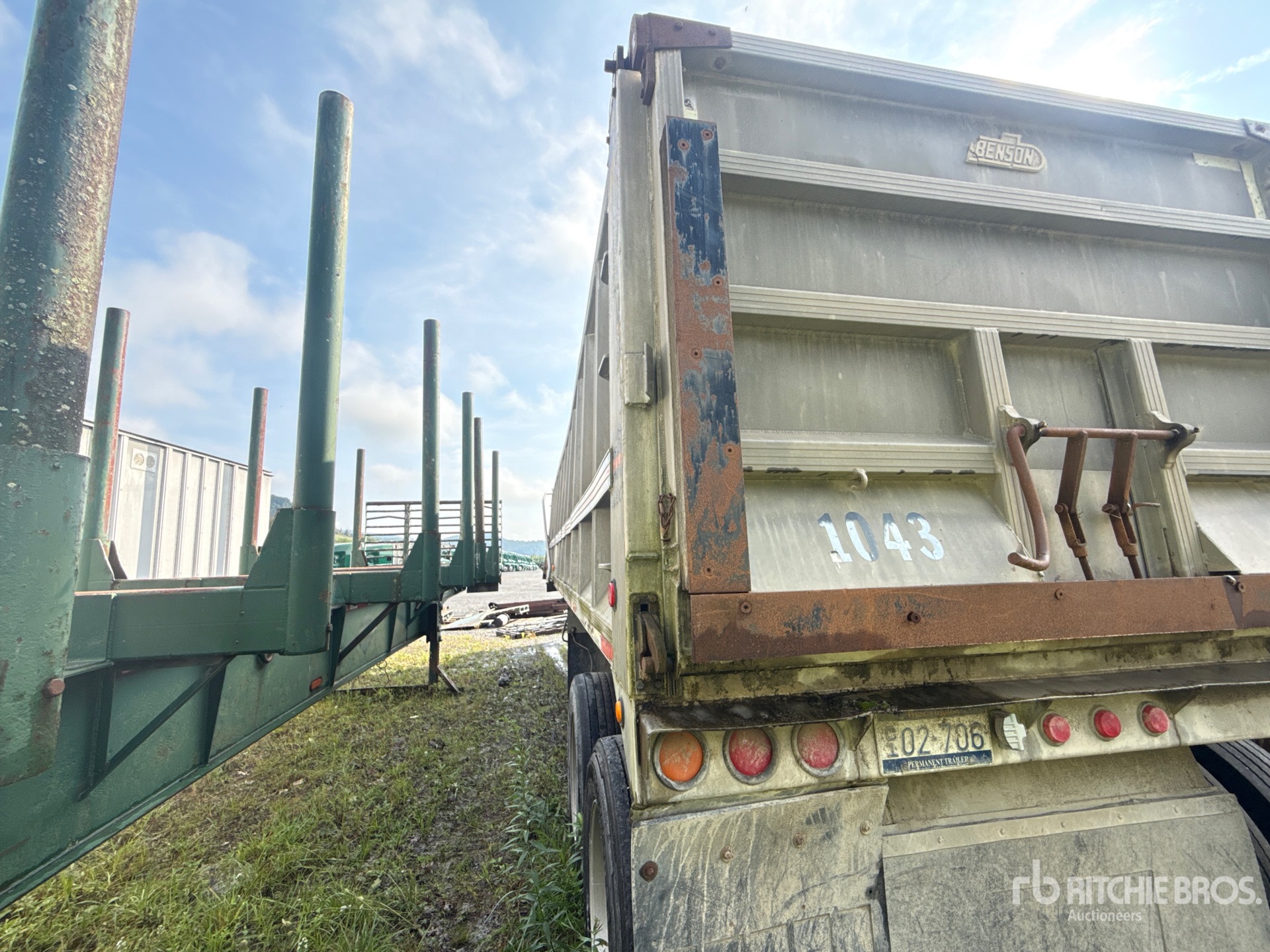 1998 Benson 34 ft T/A Aluminum Various