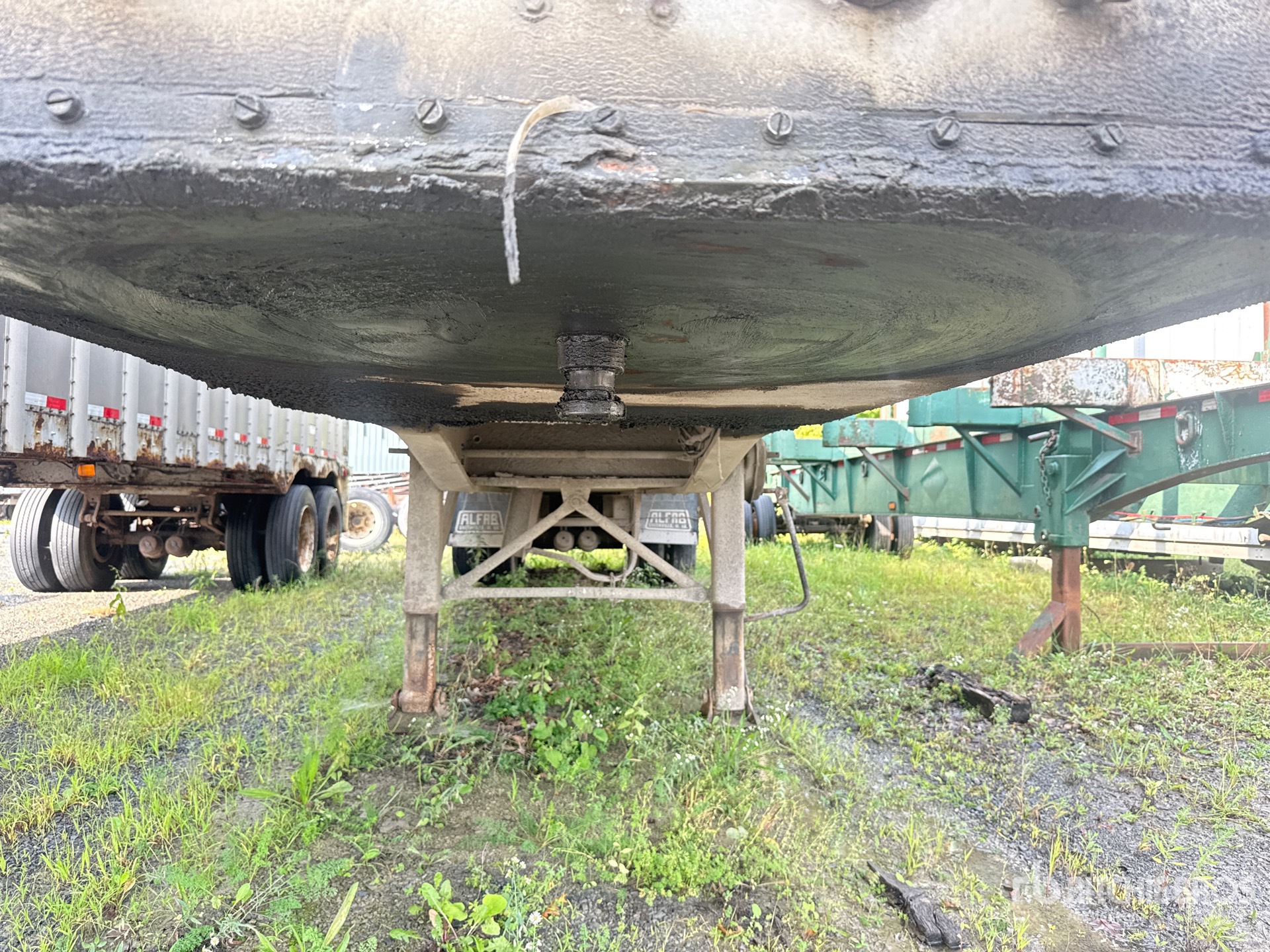 1998 Benson 34 ft T/A Aluminum Various