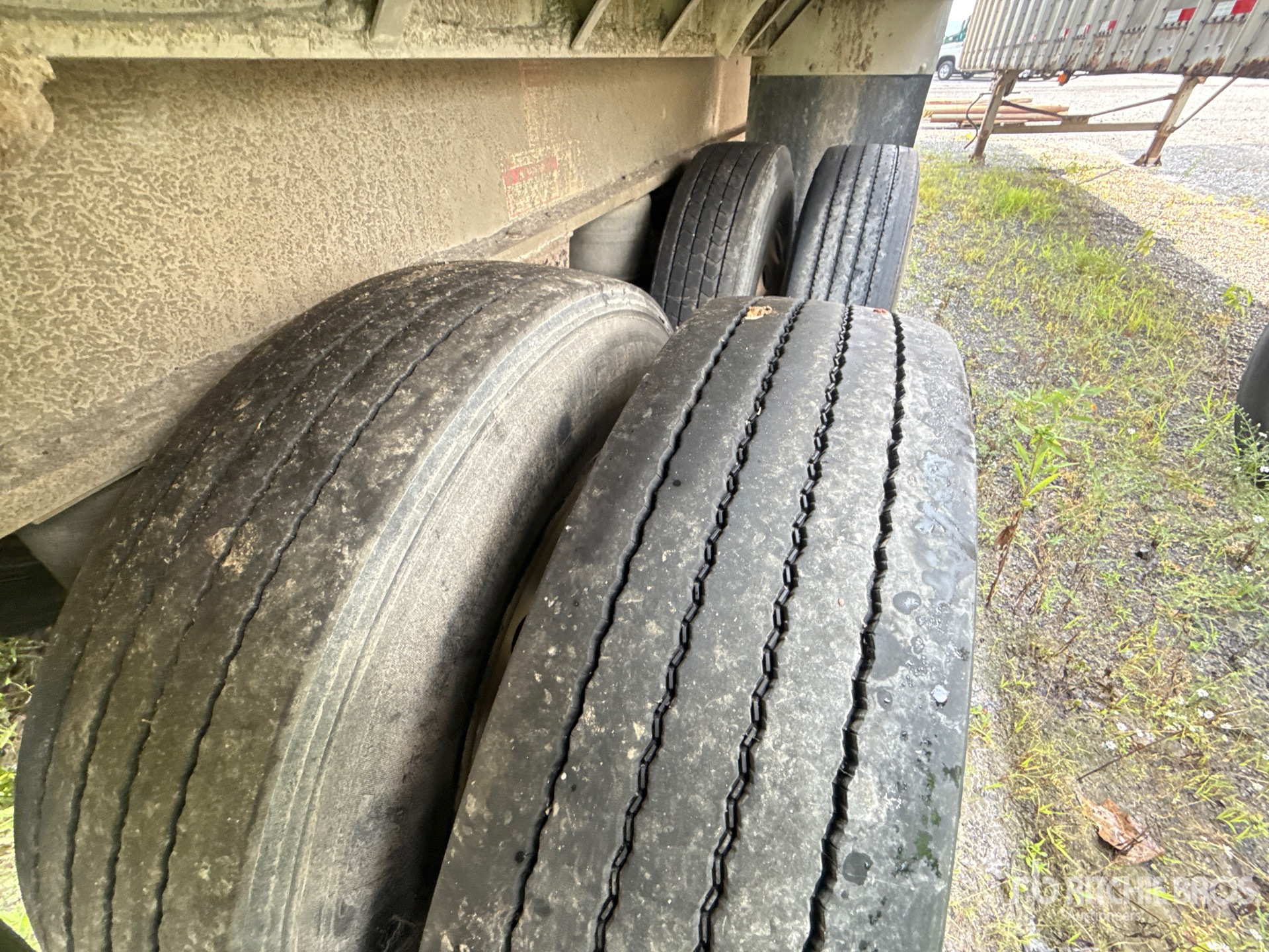 1998 Benson 34 ft T/A Aluminum Various