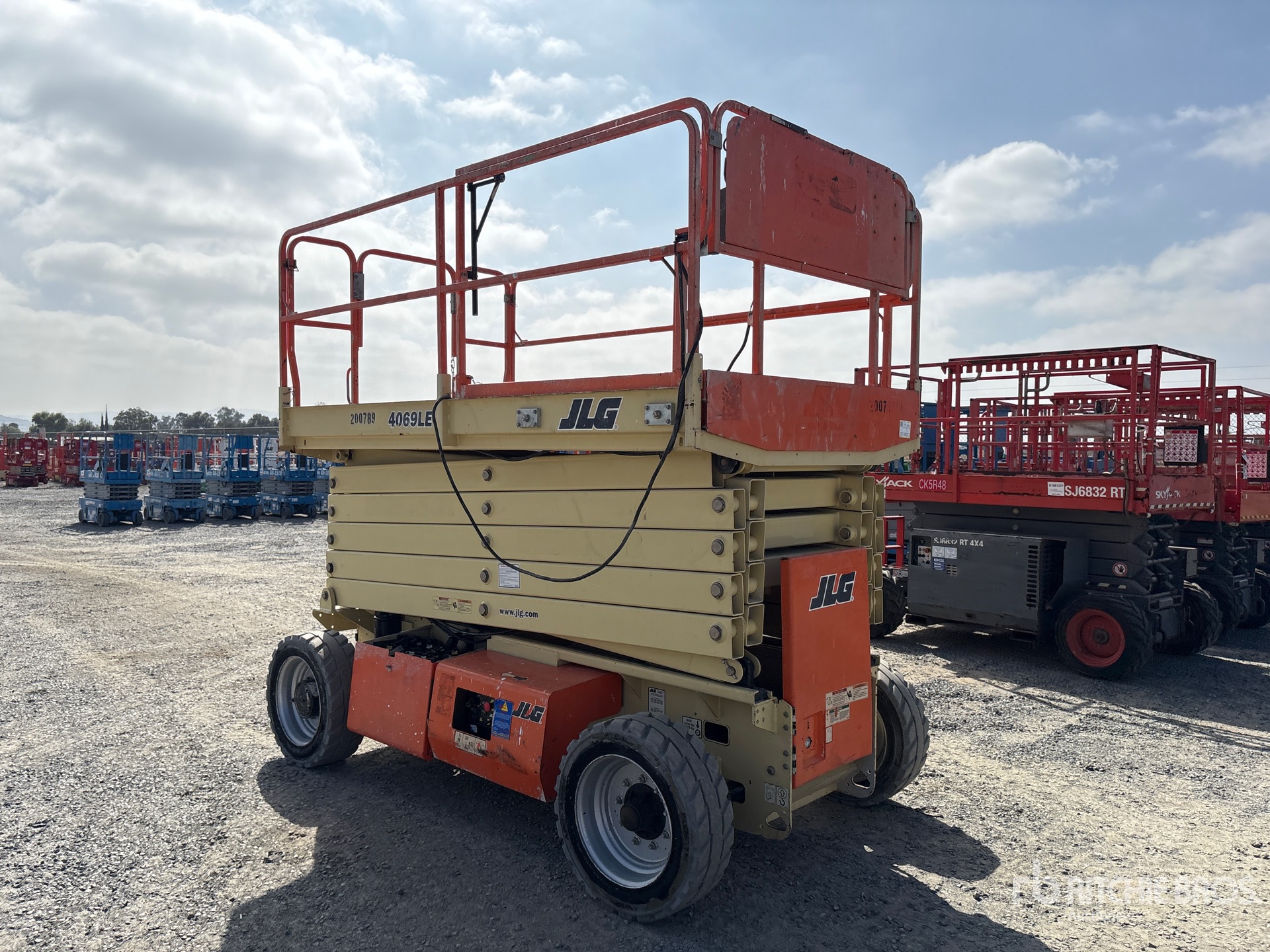2017 JLG 4069LE