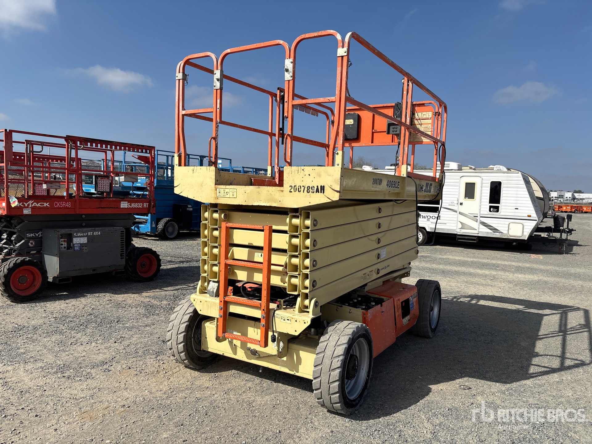 2017 JLG 4069LE