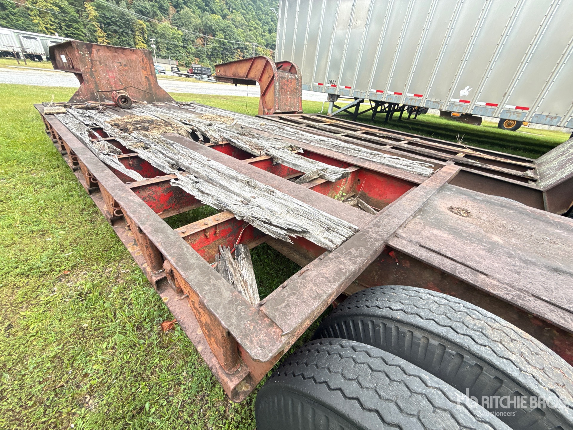 1968 Fruehauf Tri/A Fixed Neck