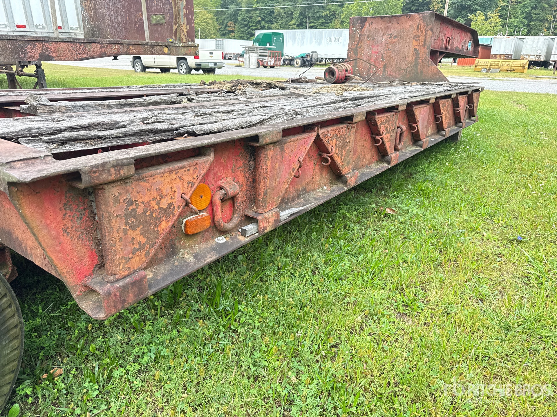 1968 Fruehauf Tri/A Fixed Neck