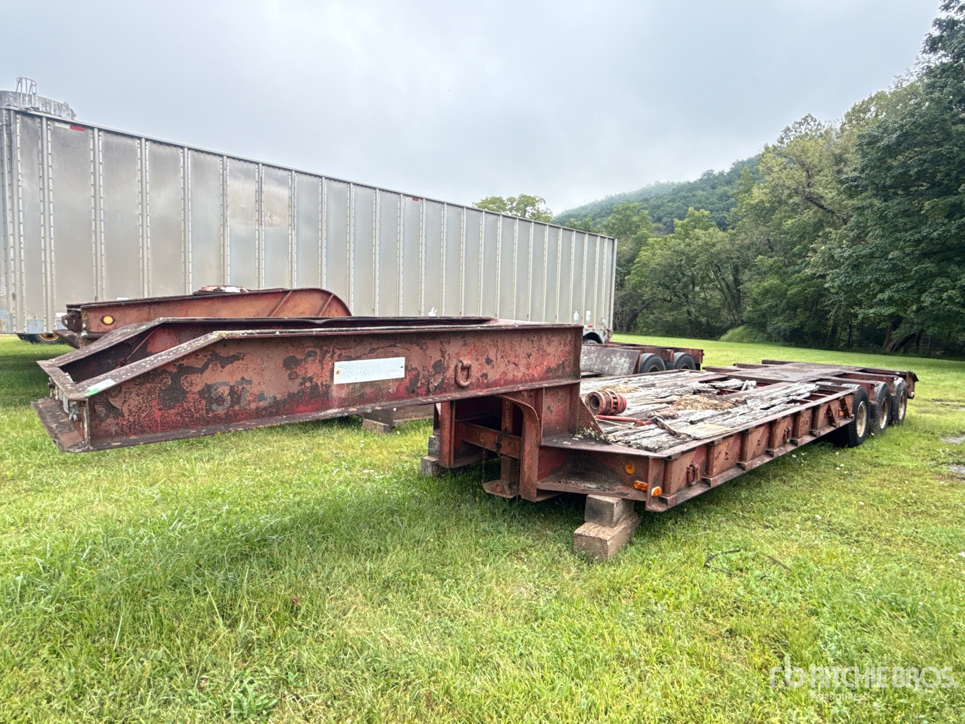 1968 Fruehauf Tri/A Fixed Neck