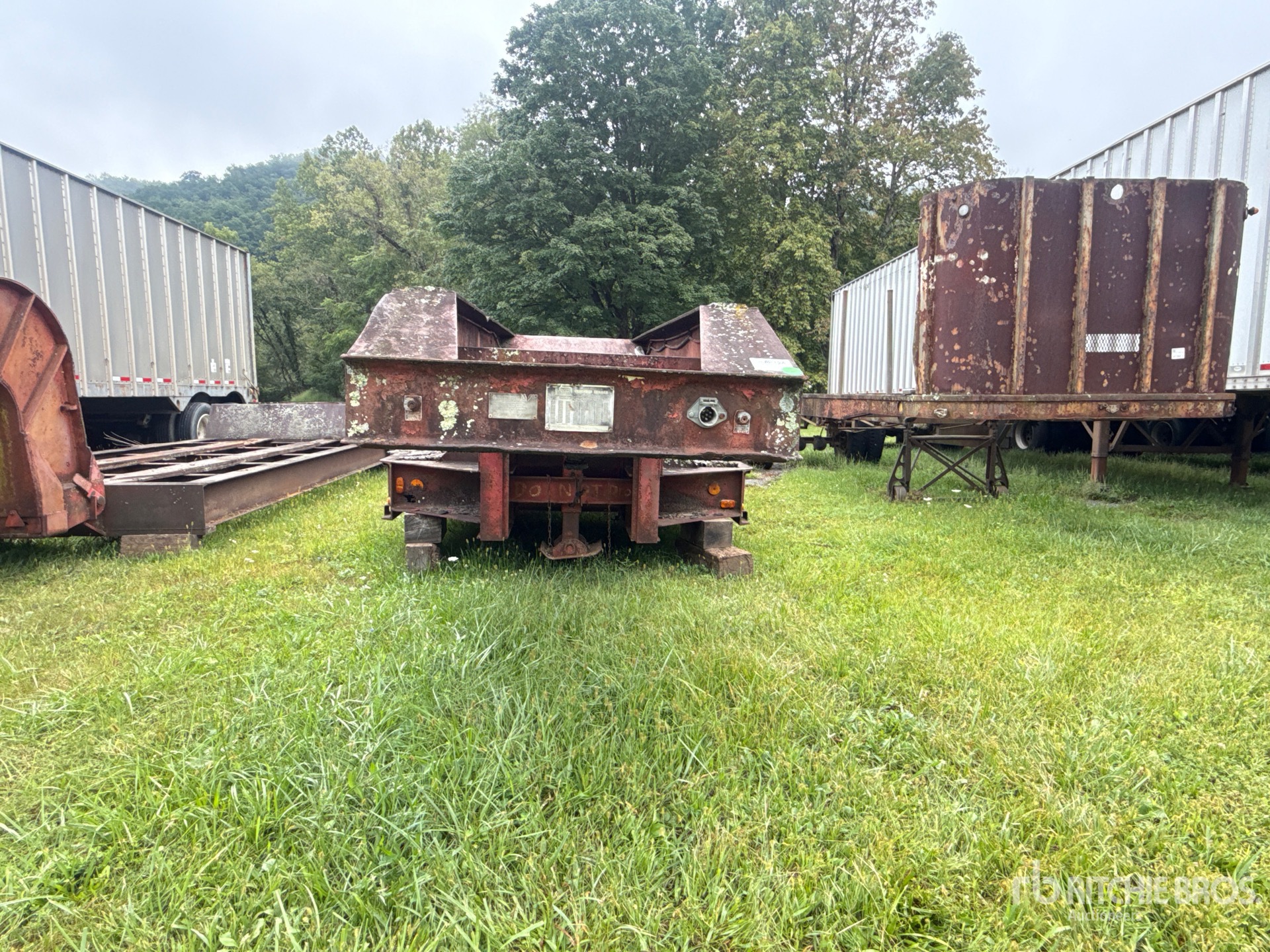 1968 Fruehauf Tri/A Fixed Neck