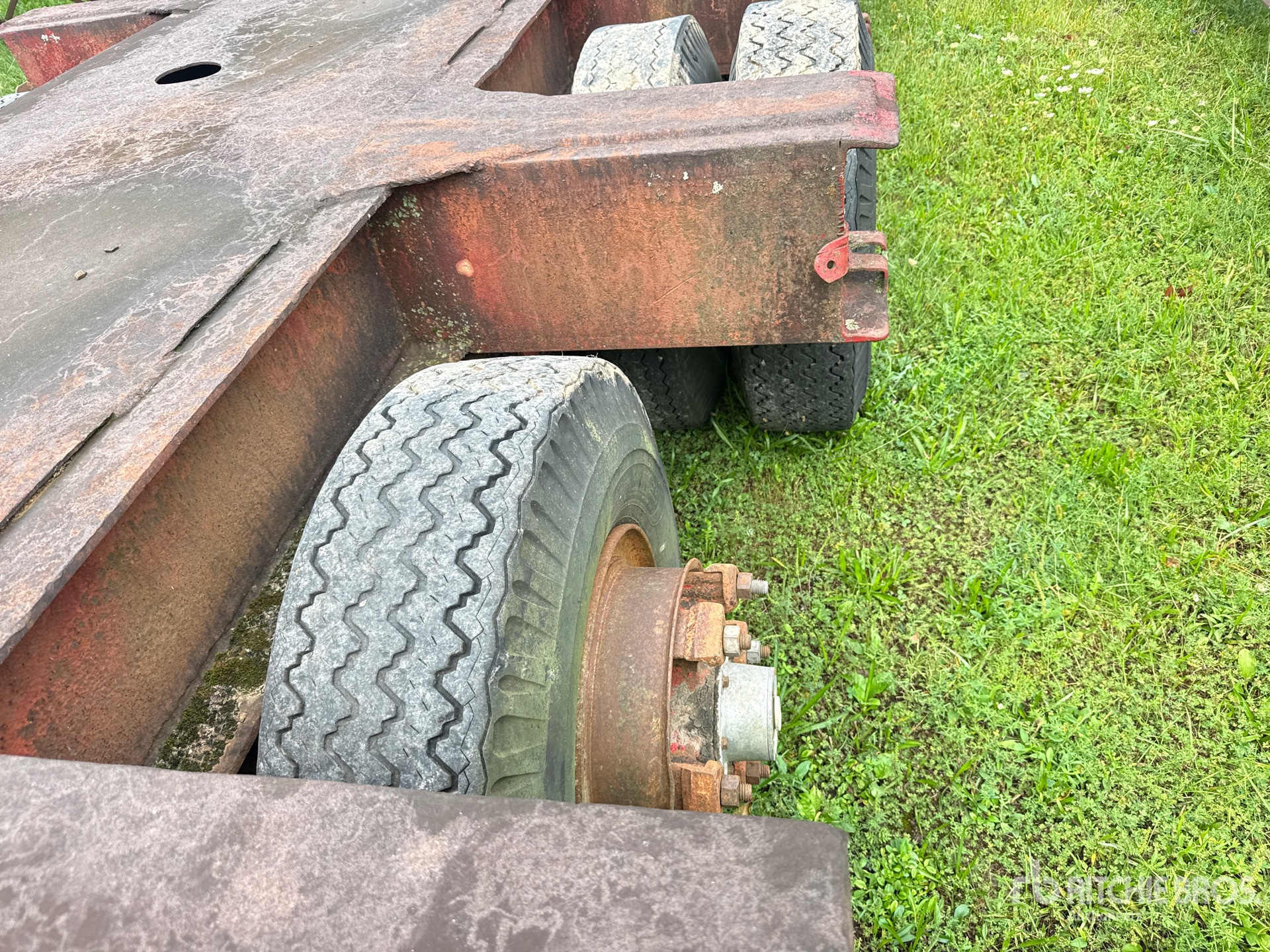 1968 Fruehauf Tri/A Fixed Neck