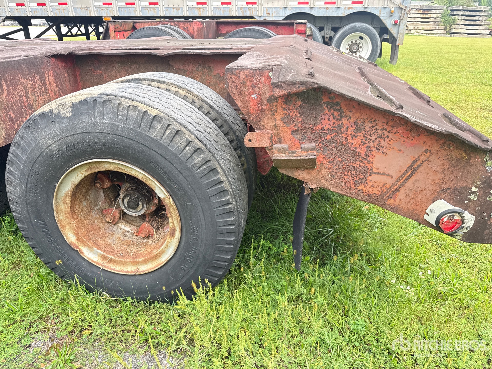 1968 Fruehauf Tri/A Fixed Neck