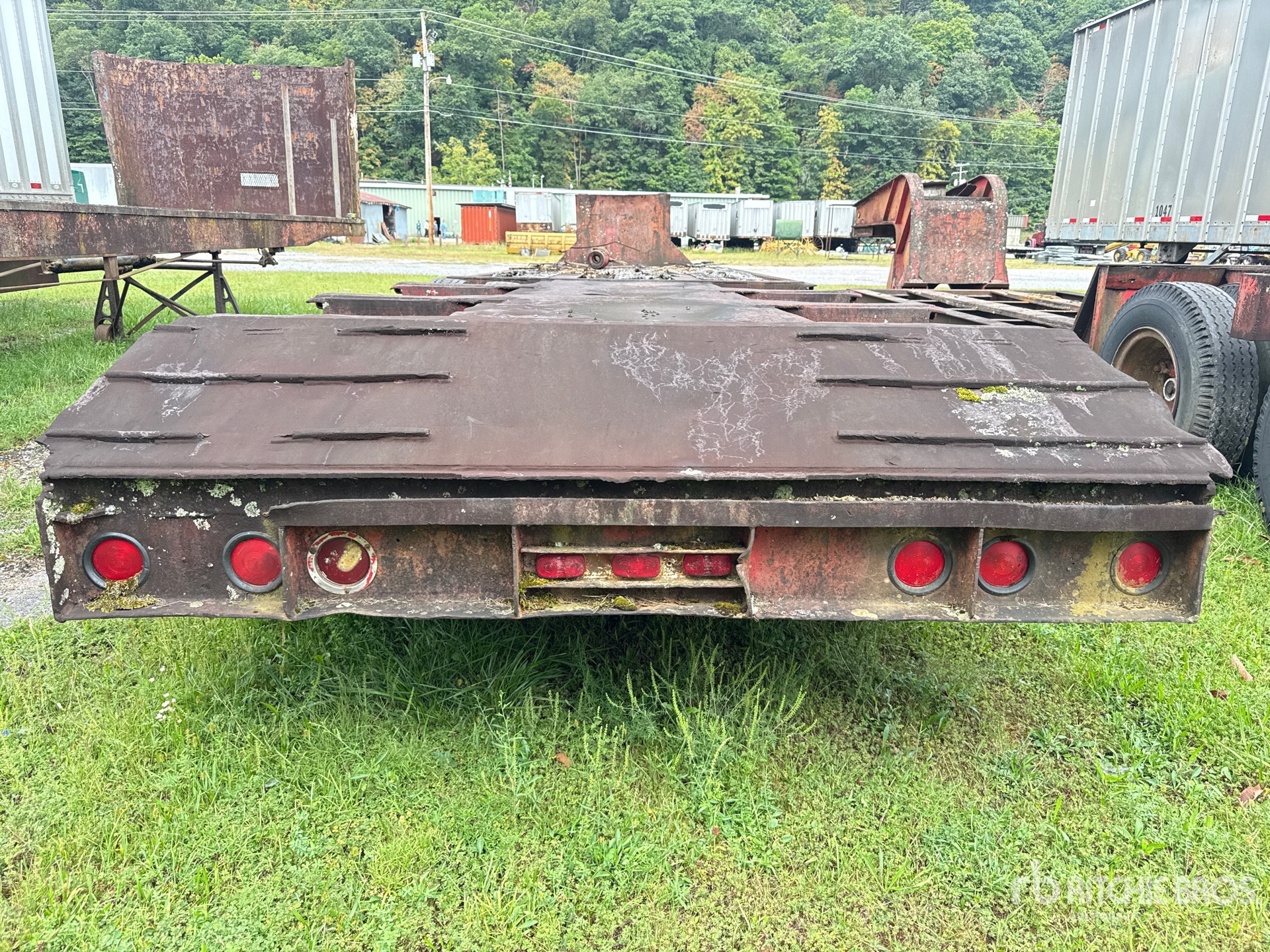 1968 Fruehauf Tri/A Fixed Neck