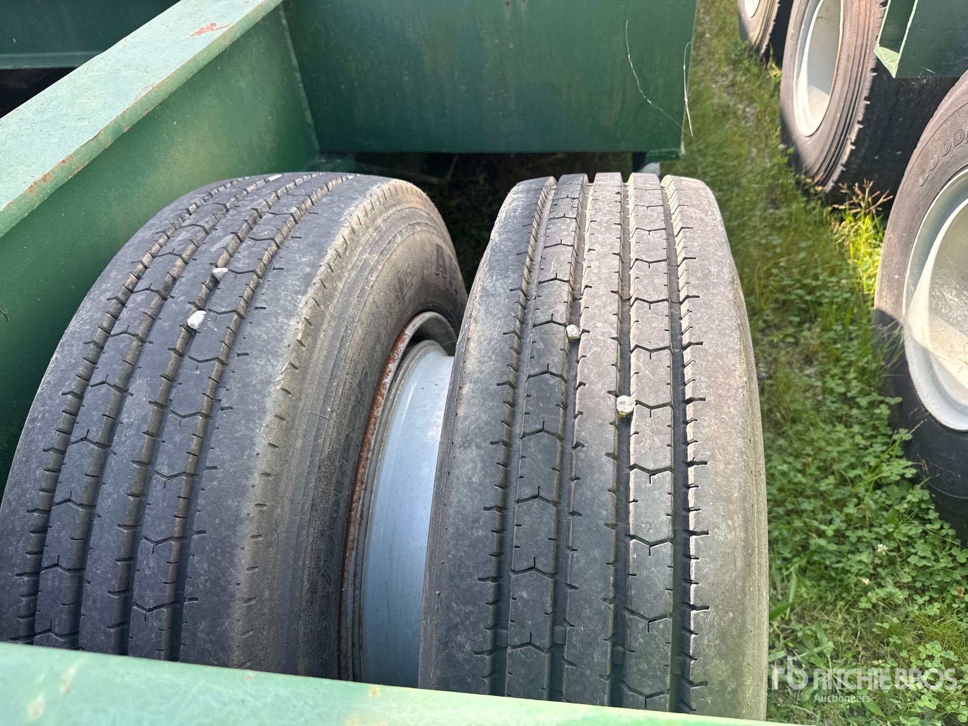 1987 Fruehauf T/A Removable Gooseneck