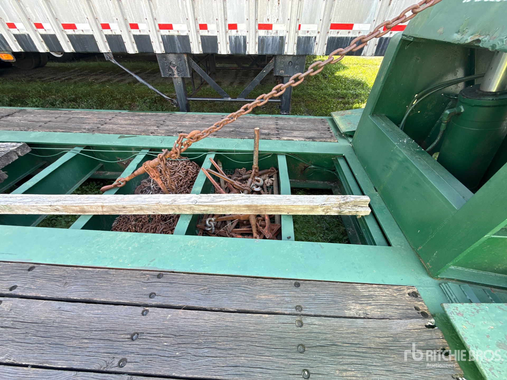 1987 Fruehauf T/A Removable Gooseneck